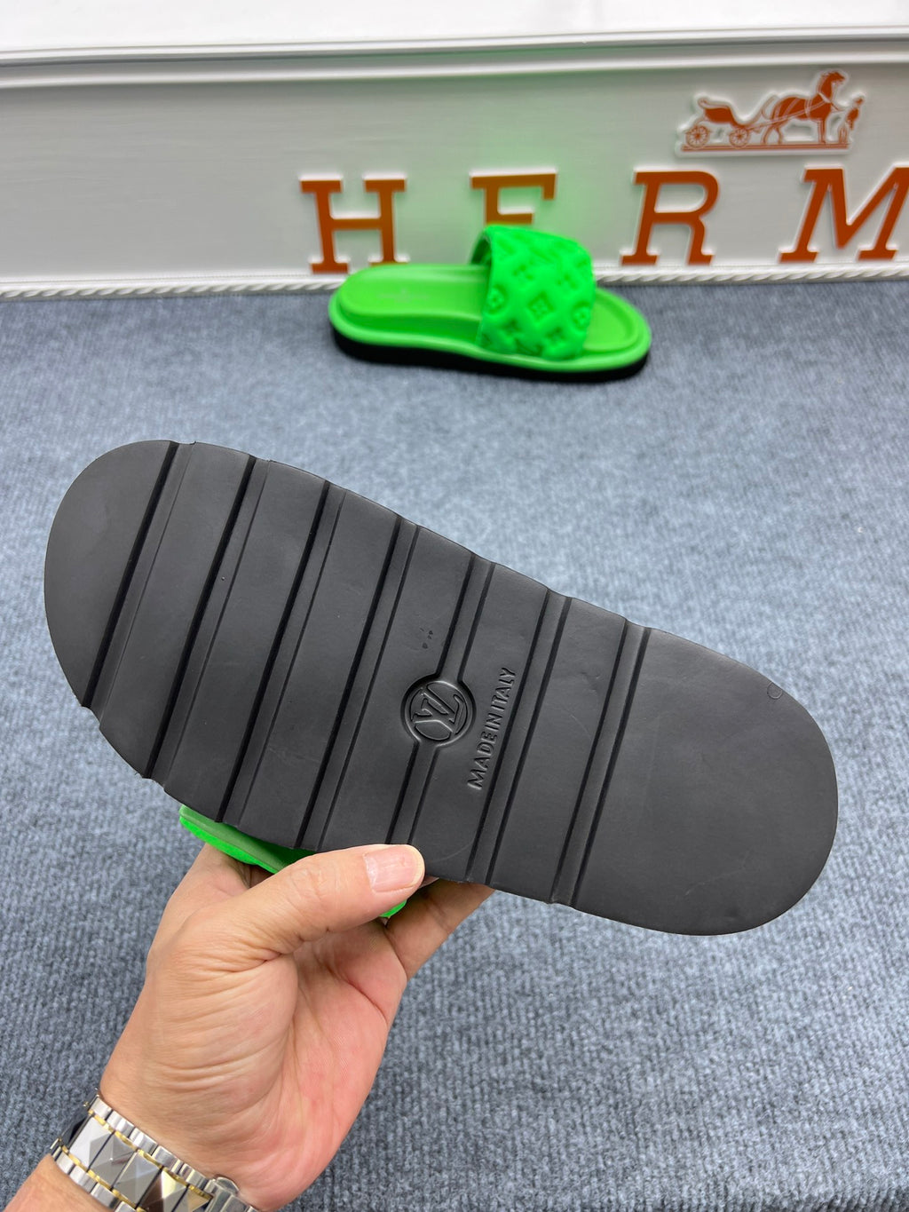 5YE115Z Popular Slippers