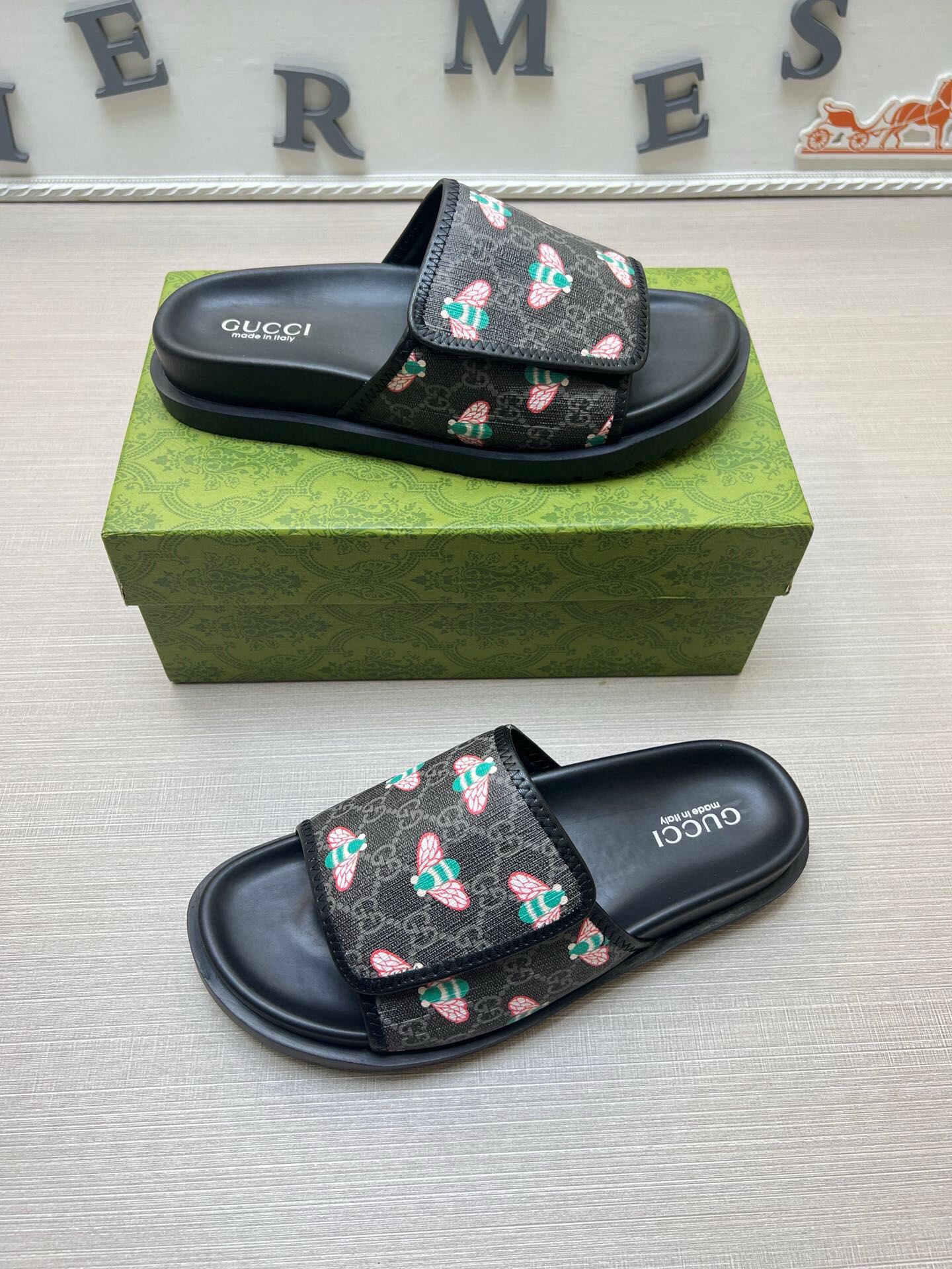 5WB240Z Popular Slippers