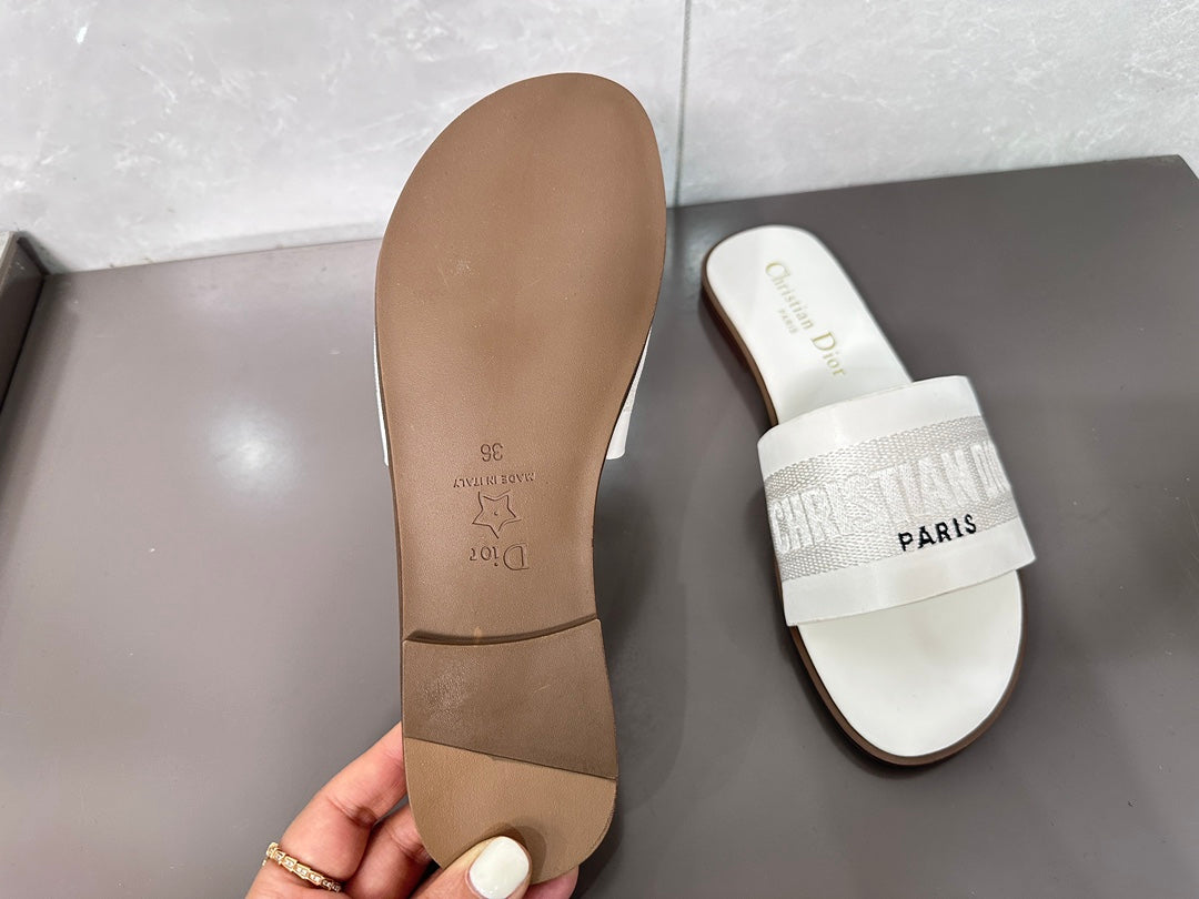 14D32Z Popular slippers