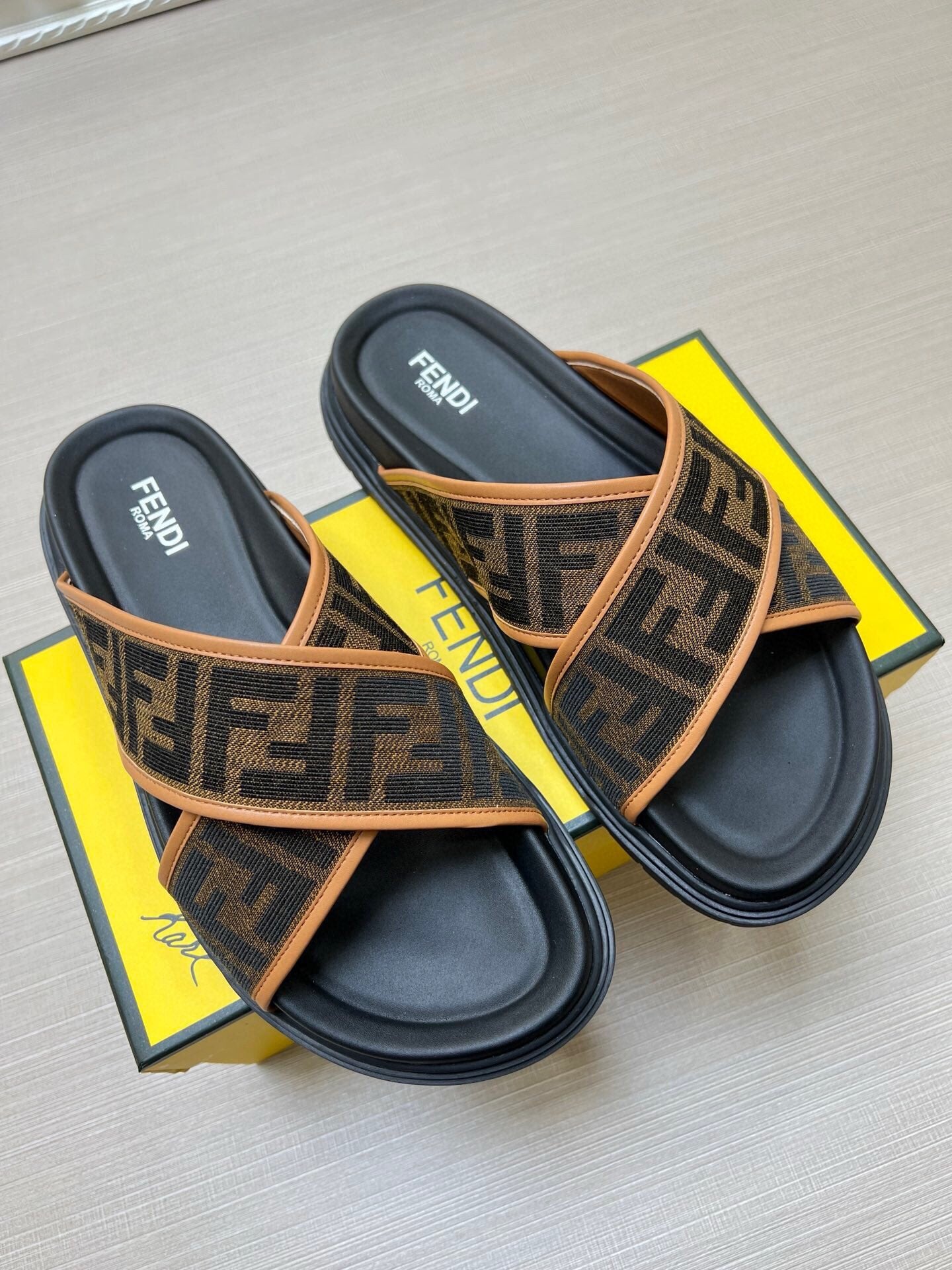 5LF224Z Popular Slippers