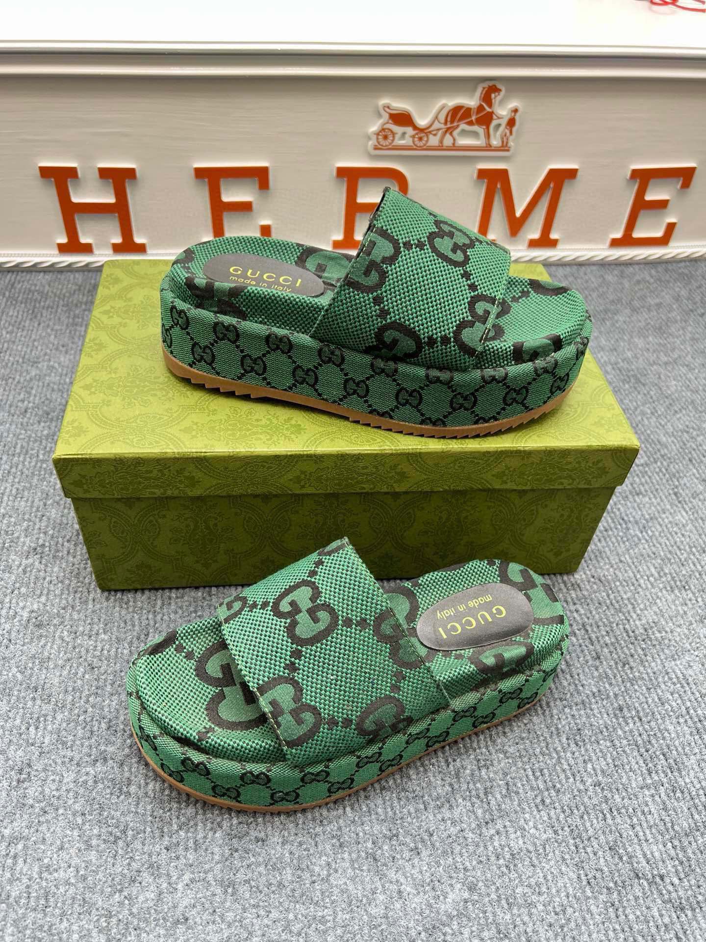 54B122Z Popular slippers  Sole thickness 5.5cm