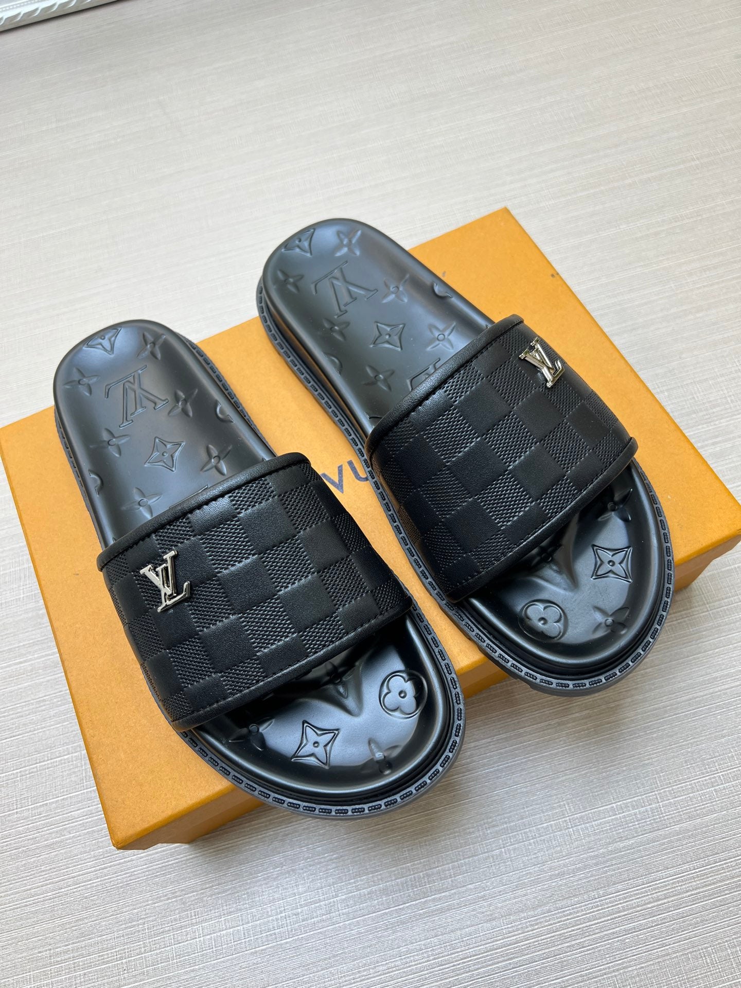 535ZE304Z Popular Slippers