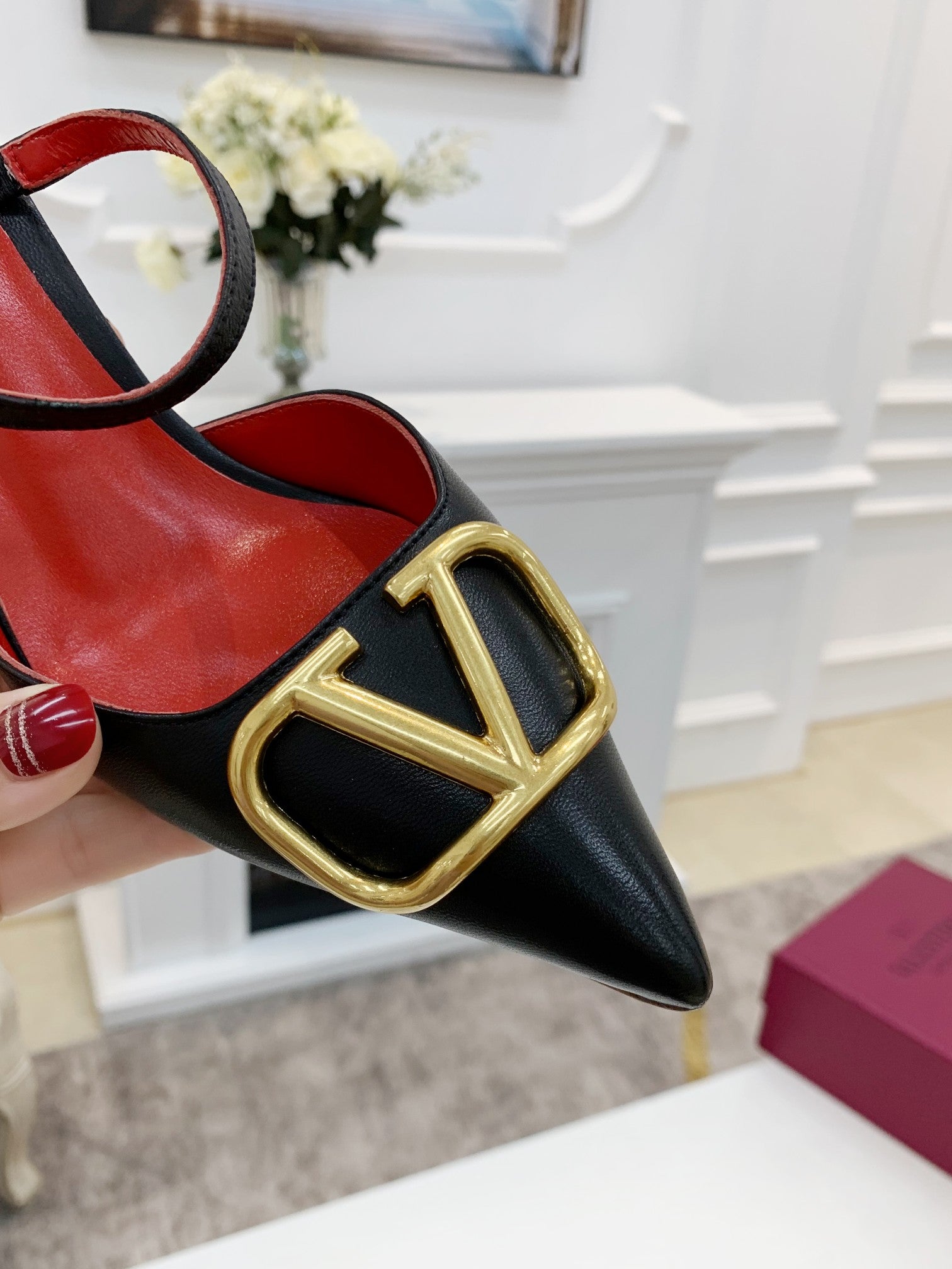 2YVL28Z Popular leather  High heels