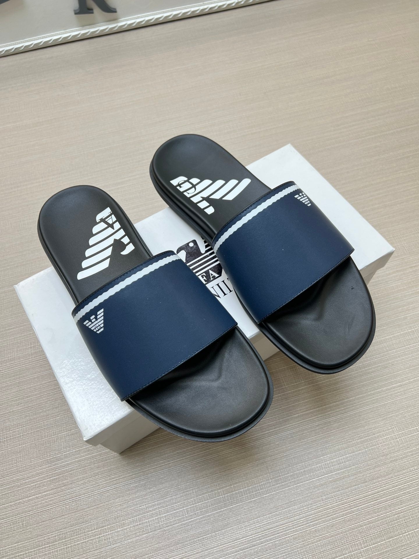 54A104Z Popular slippers