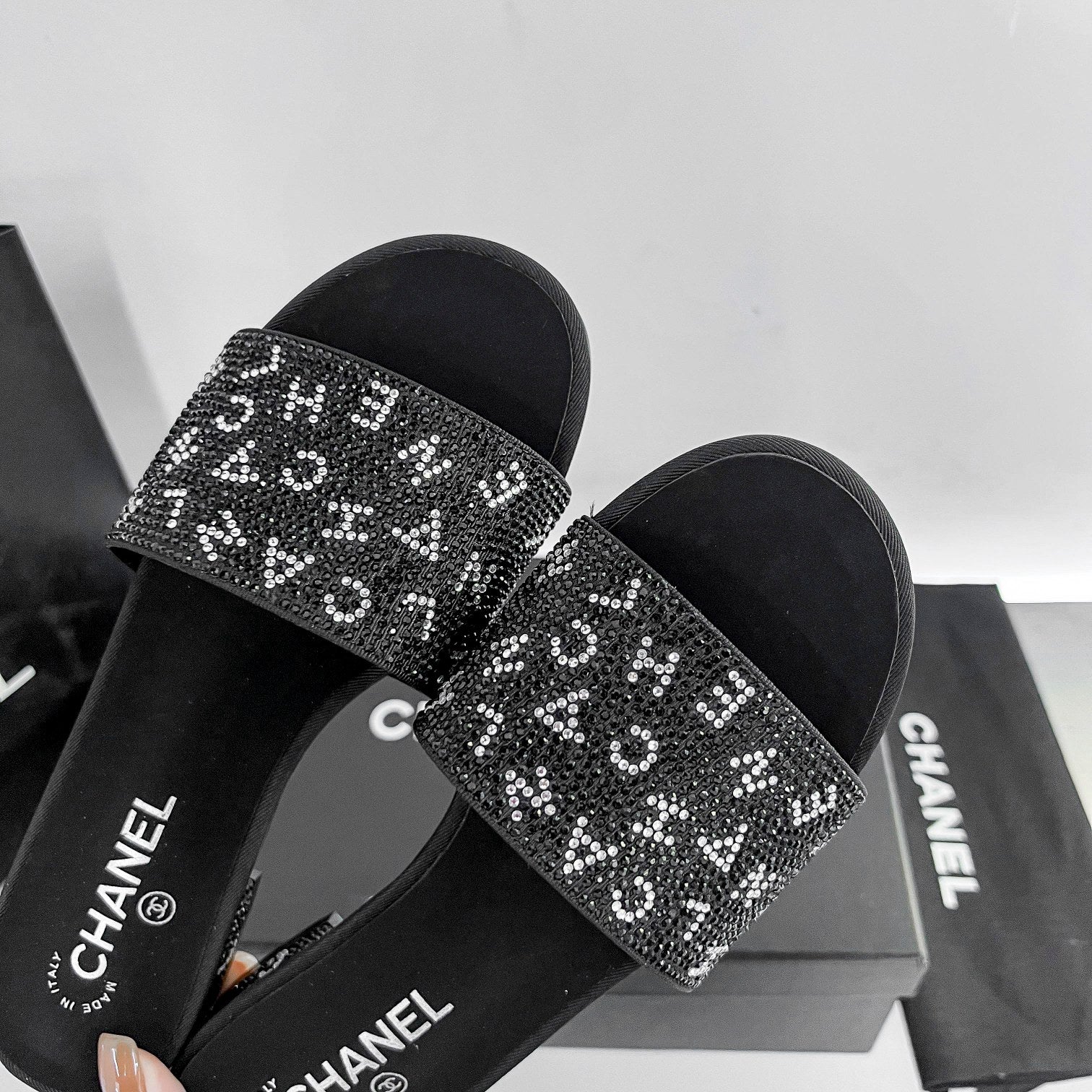 14C57Z Popular sandals