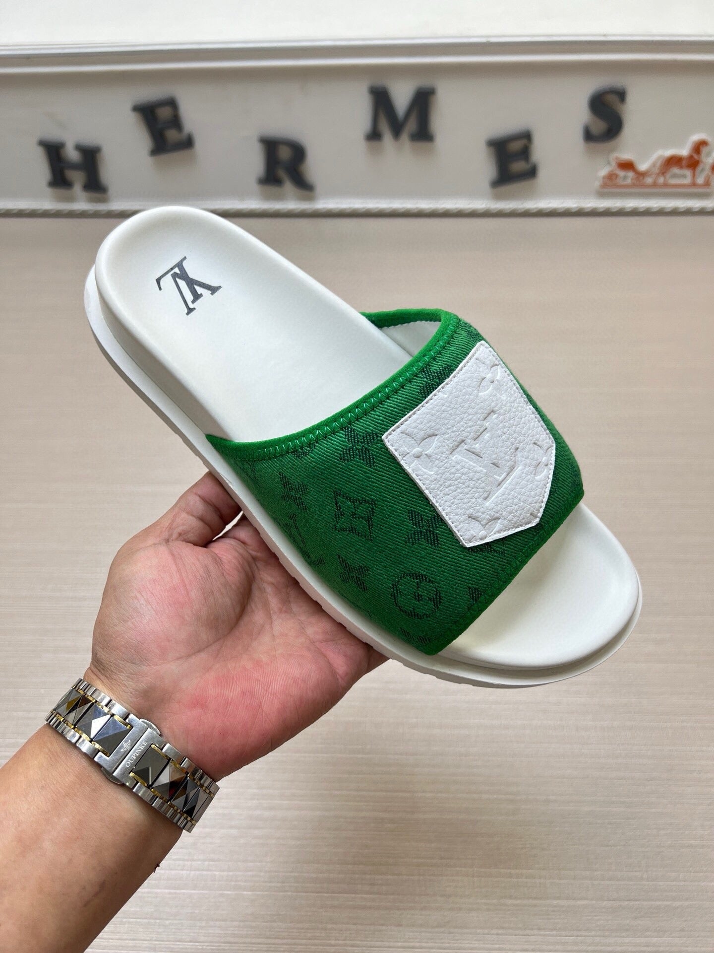 5WE252Z Popular Slippers