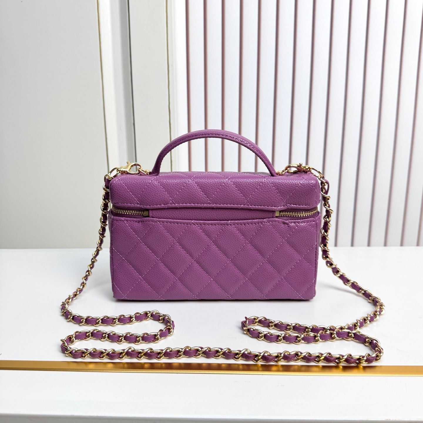 B1X66C19  Popular leather bag