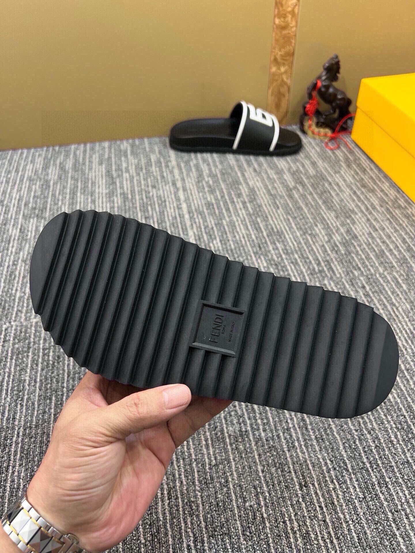 535ZF286Z Popular Slippers