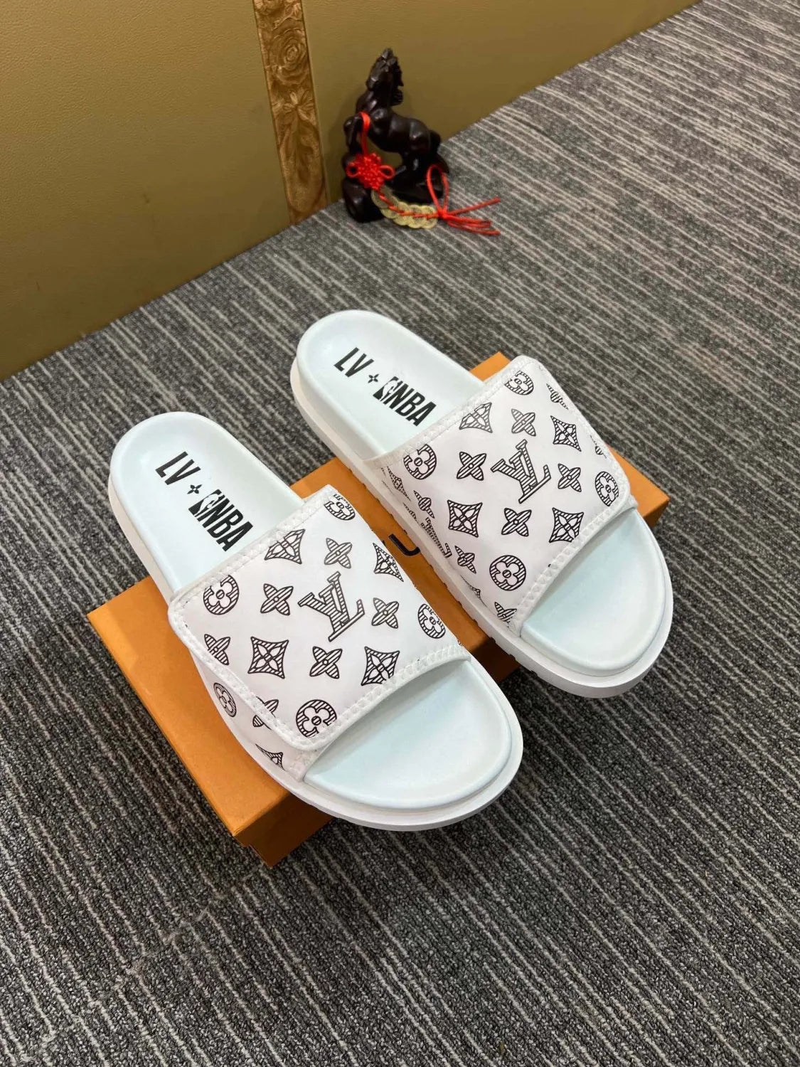 5YE47Z Popular Slippers
