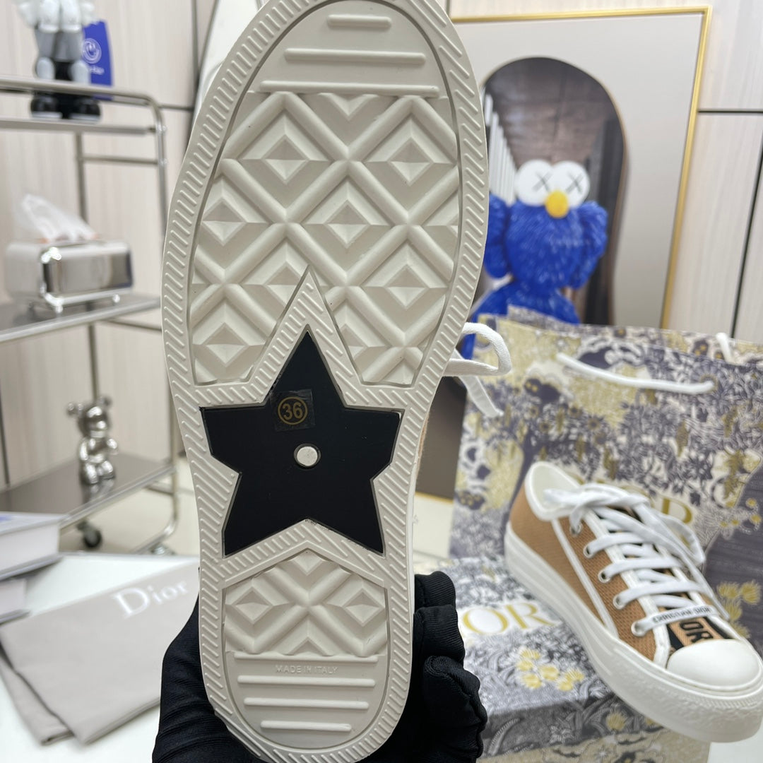 1XD66Z Popular shoes