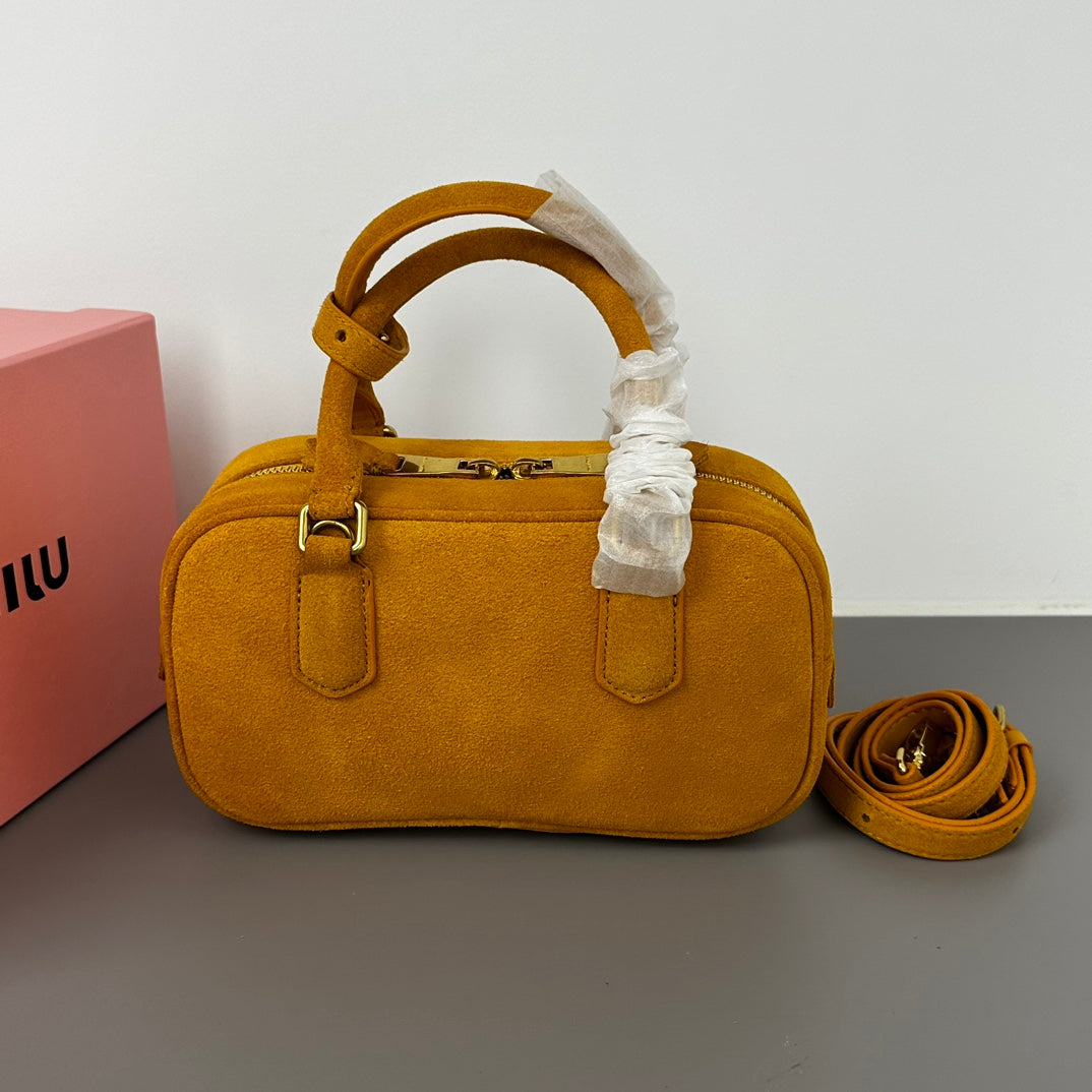 B1P46A149 Popular leather bags(22x10.5x7.5cm)