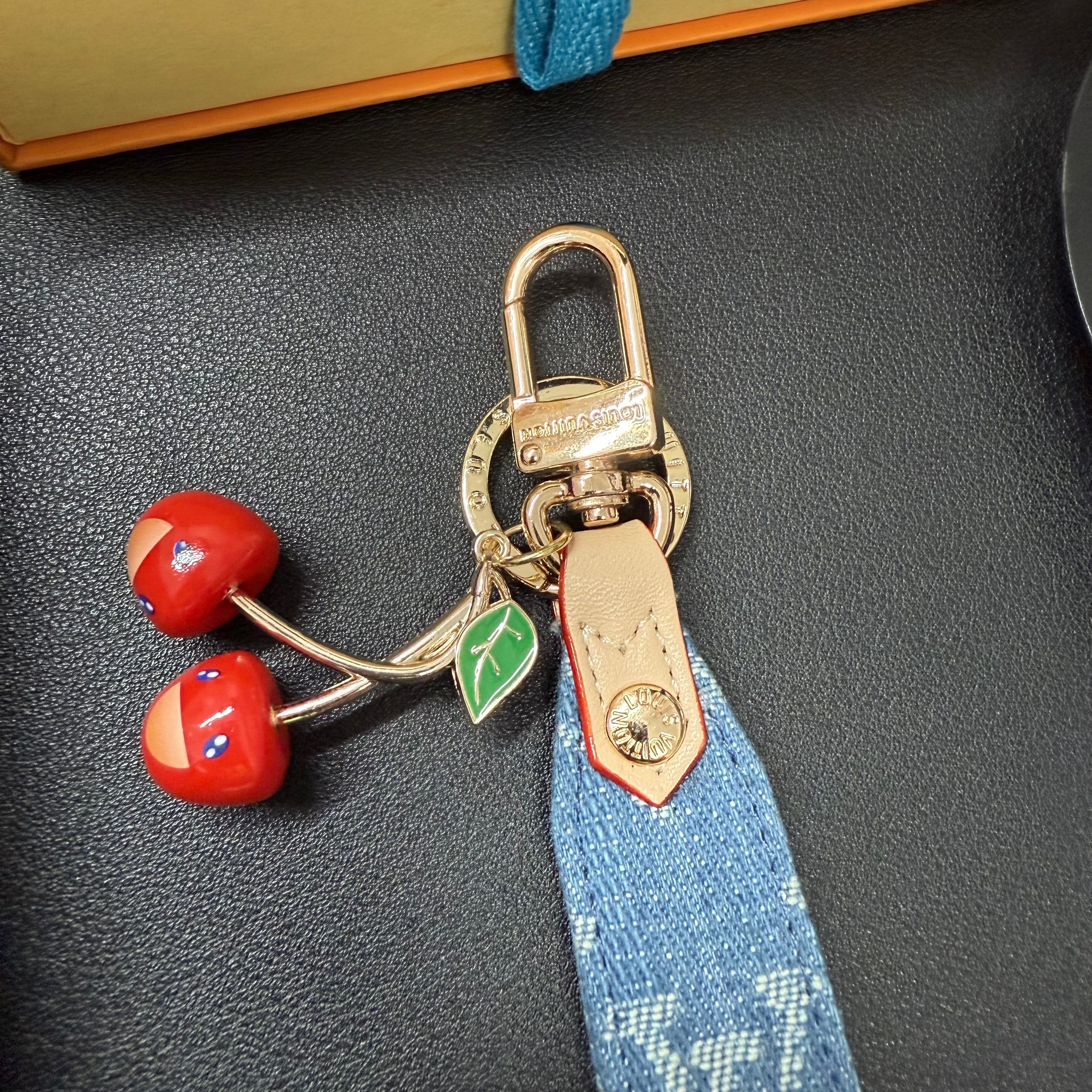 35QE4A Popular bag 's charms accessories