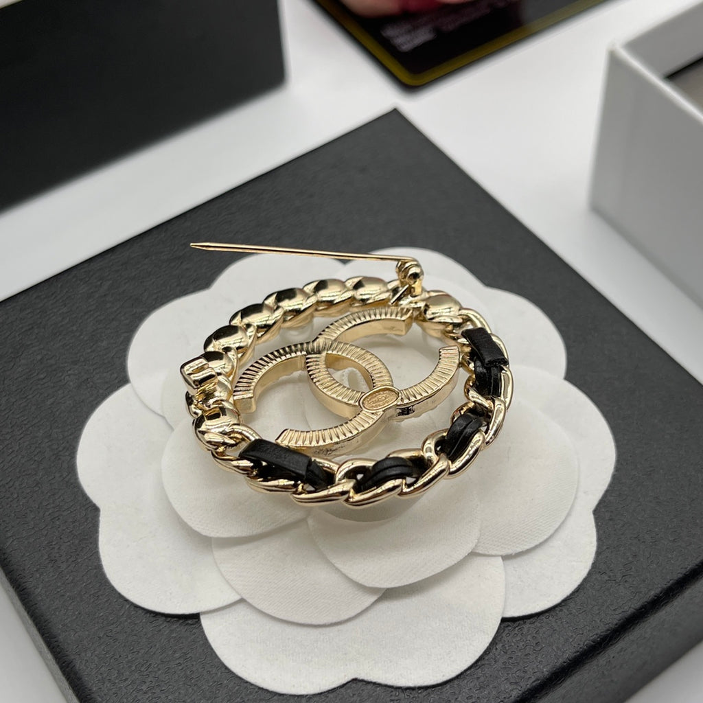 14C893X    Popular Brooch