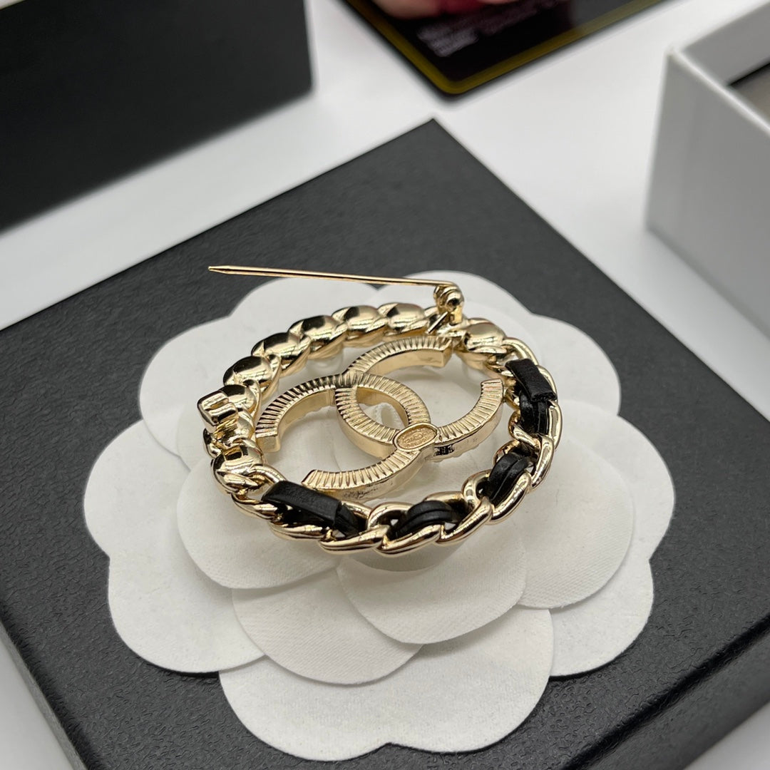 14C893X    Popular Brooch