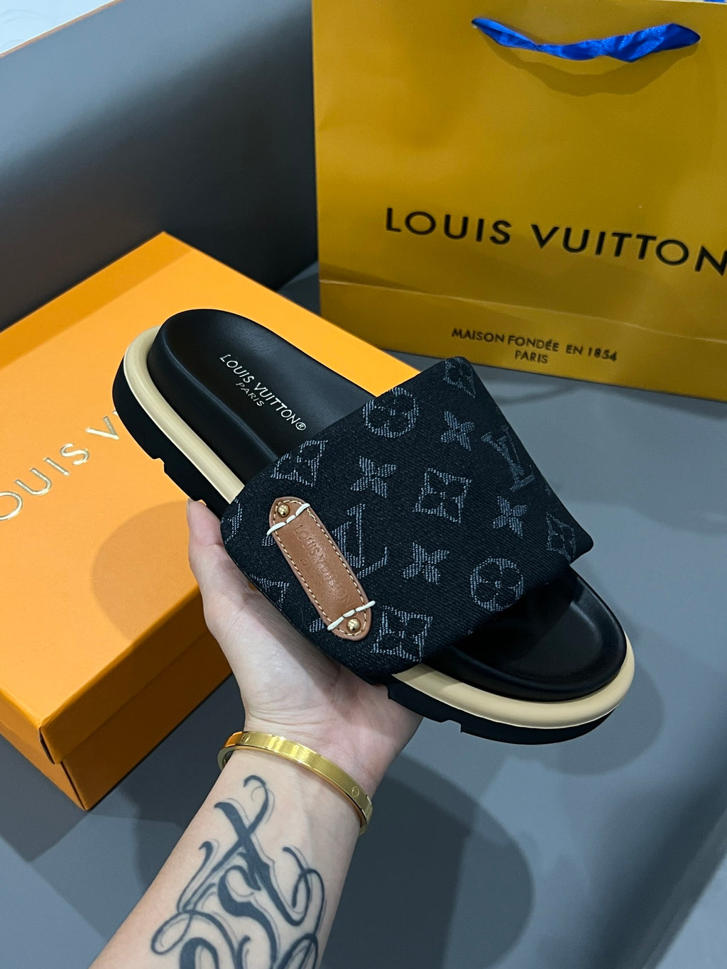14E73Z Popular Slippers