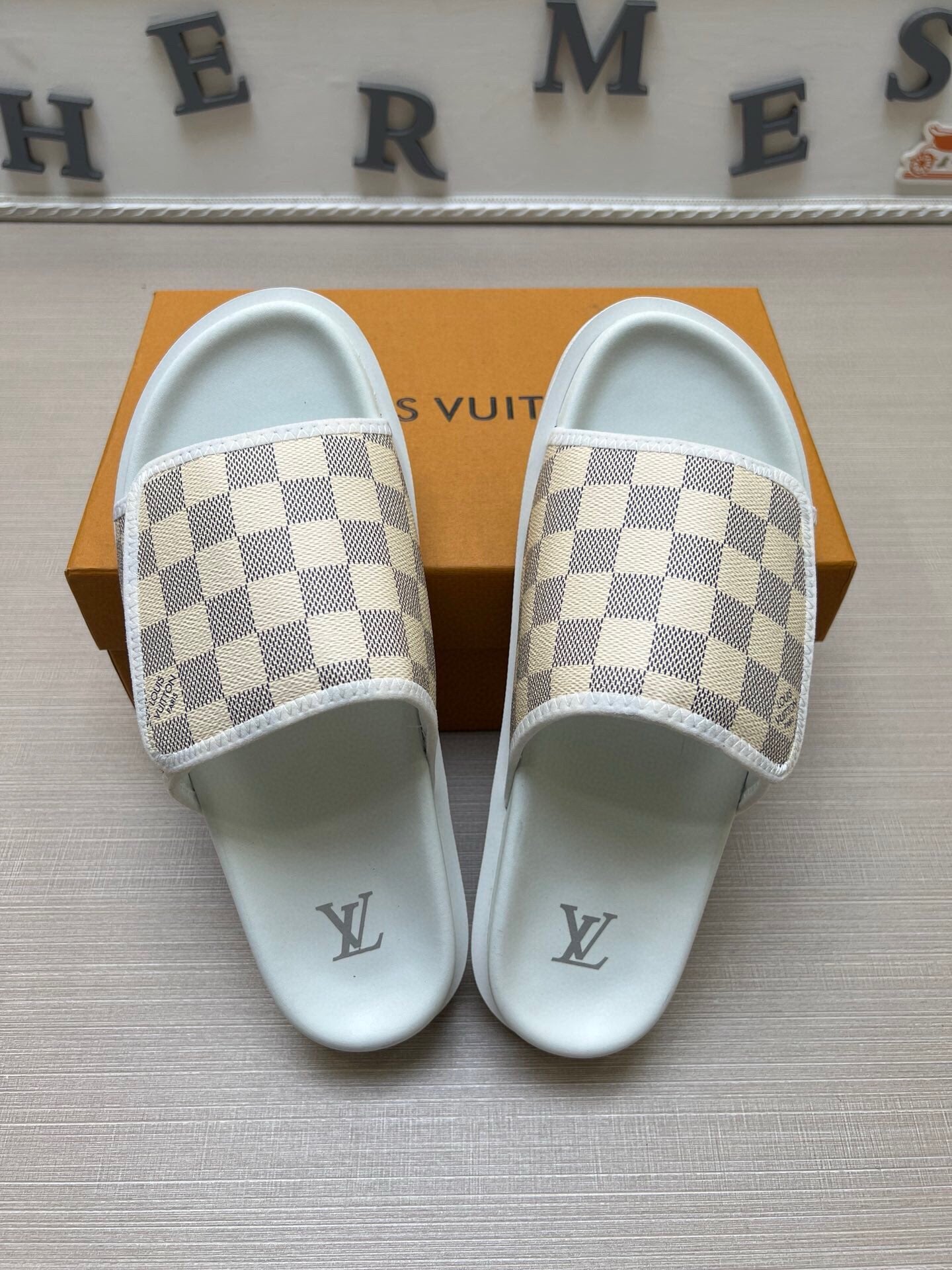 5WE245Z Popular Slippers