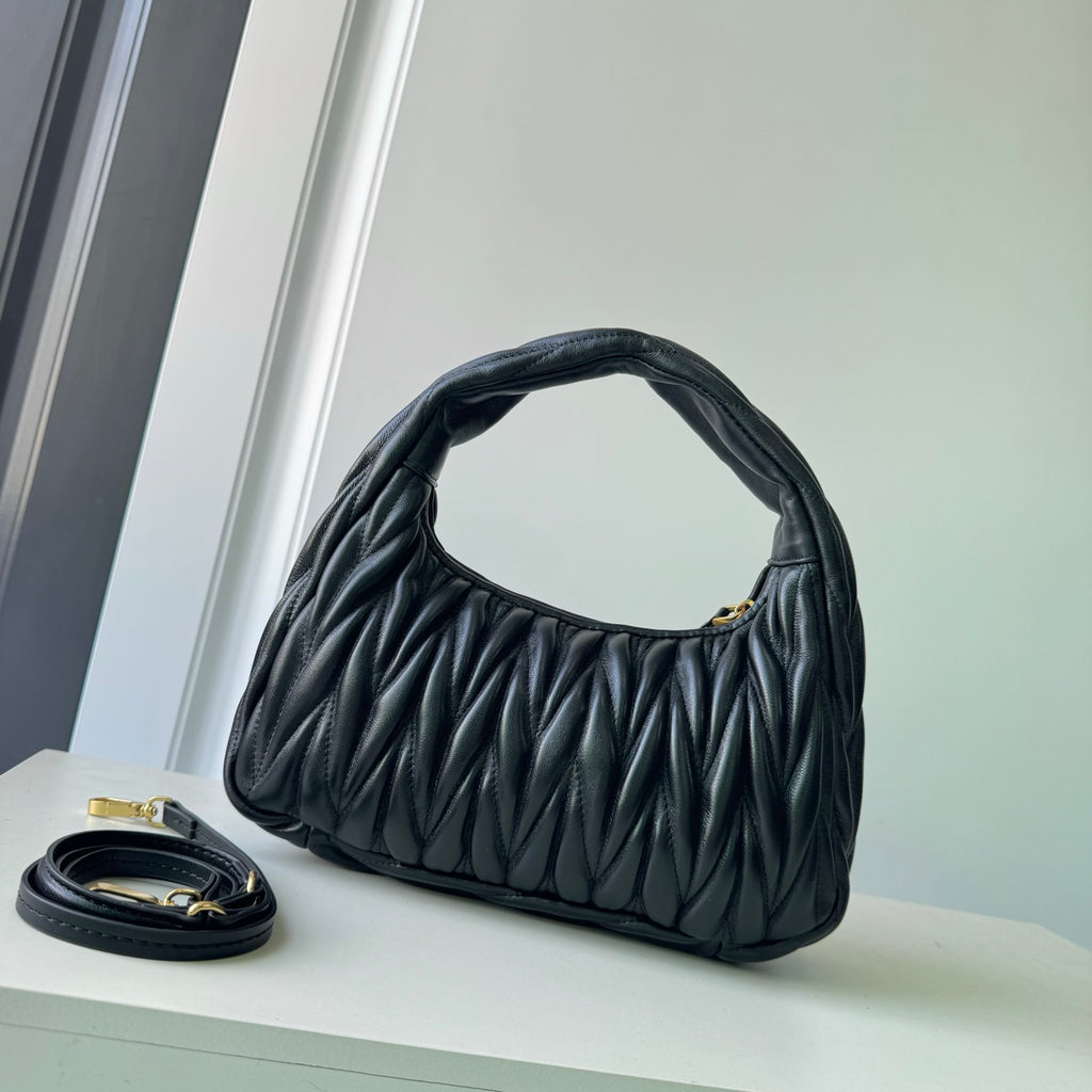 146PA120B Popular leather bag（29x24x10cm）