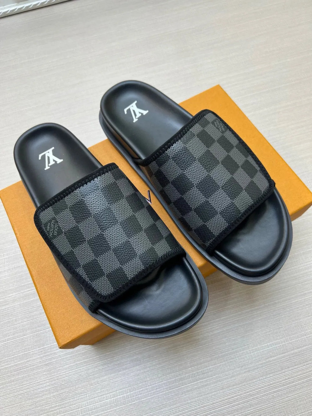 5WE245Z Popular Slippers