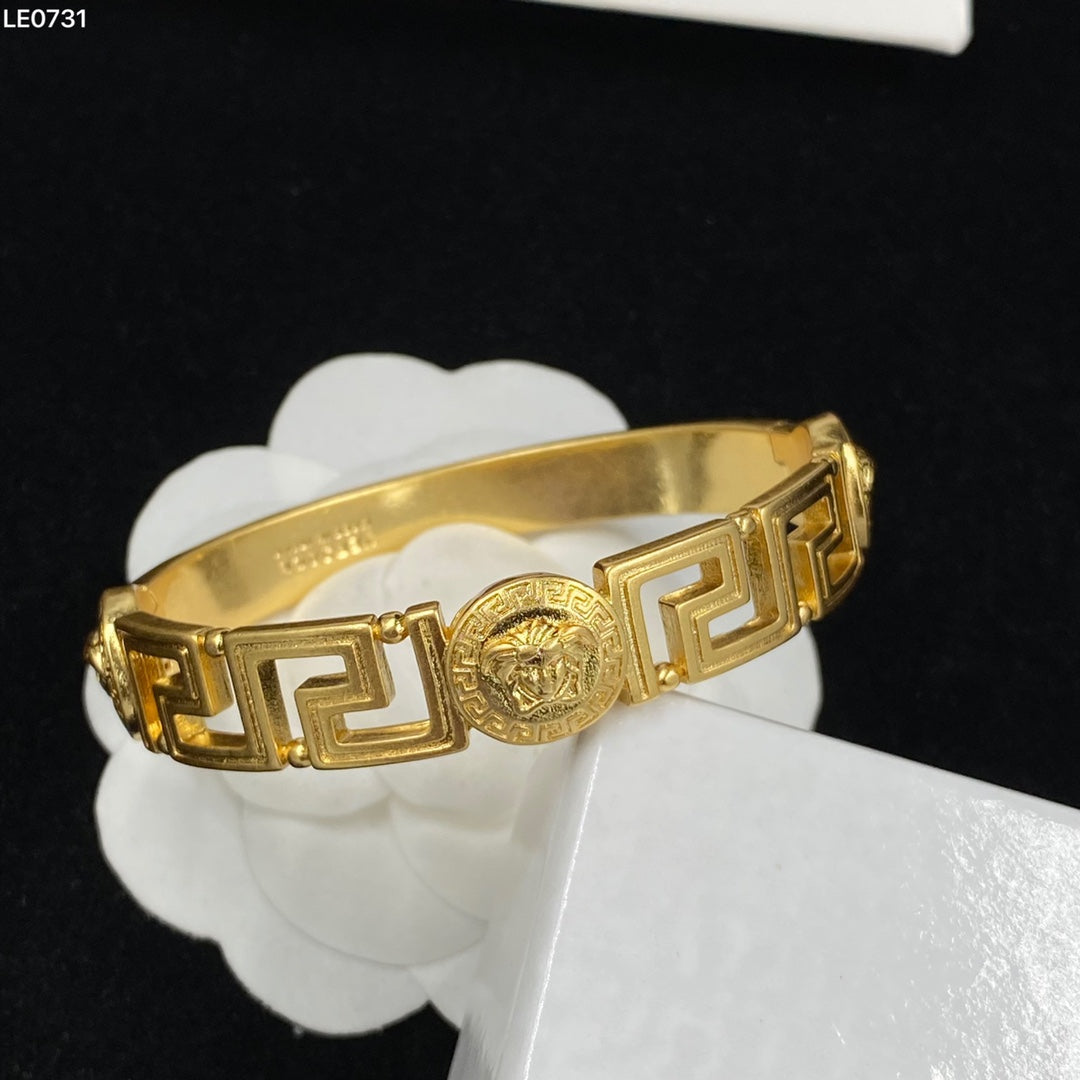 1V197K  Popular Bracelets