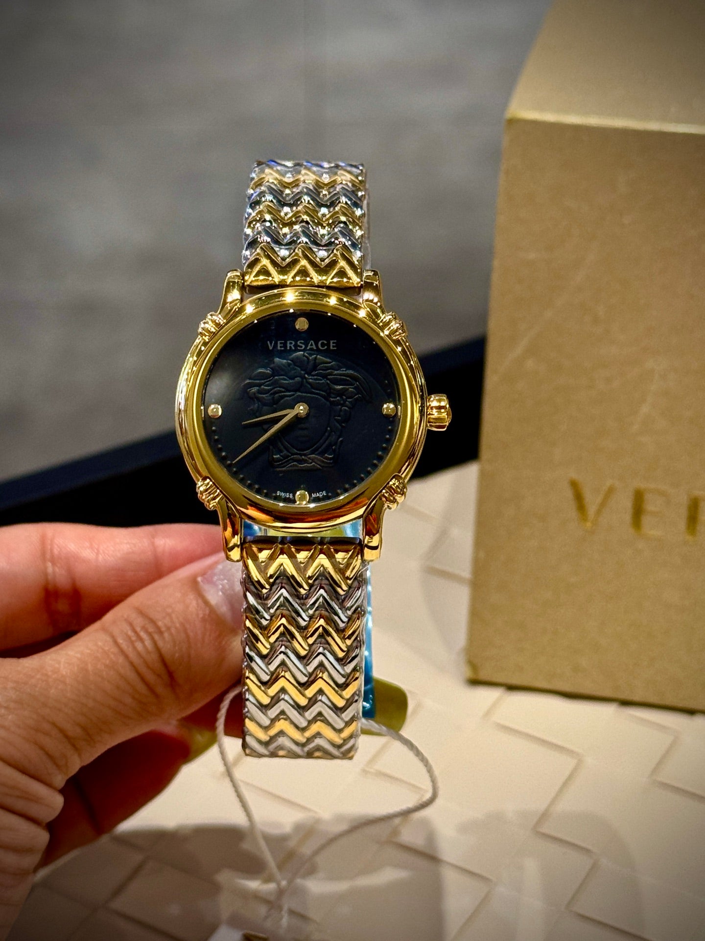 136RV77L Popular Watches