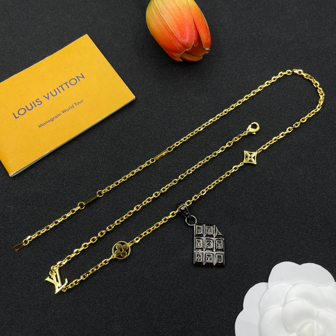 15QE129X Popular Necklace