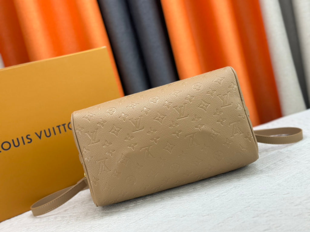 B1X56E29 Popular leather bag