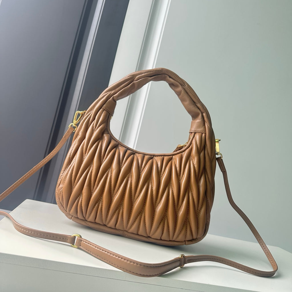 146PA121B Popular leather bag（29x24x10cm）