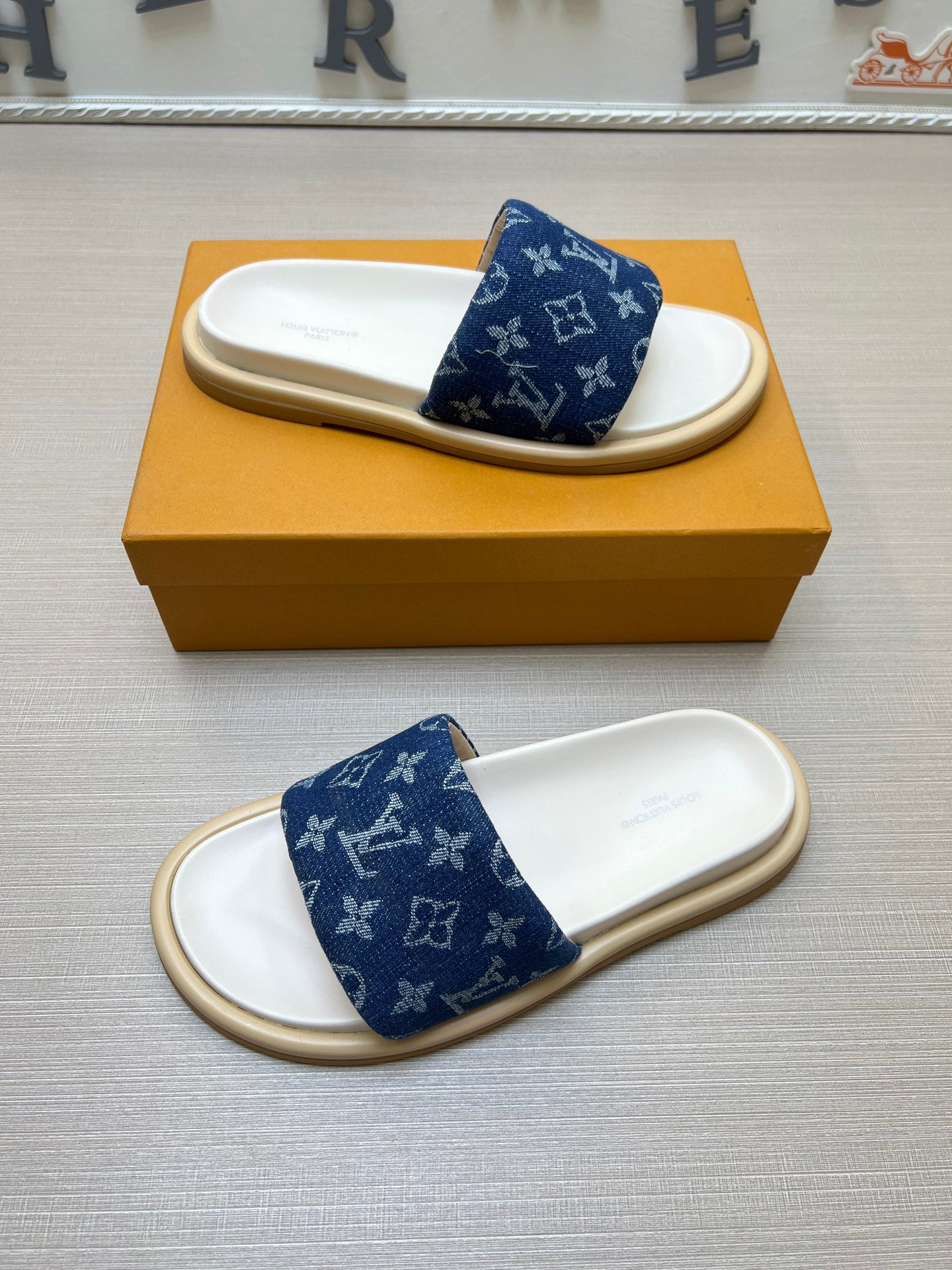 535ZE302Z Popular Slippers