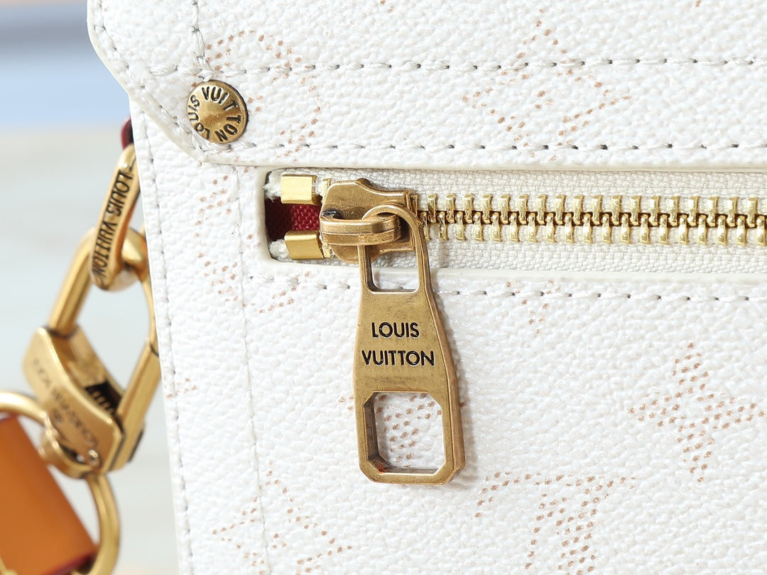 15RE47B  Popular  leather bag