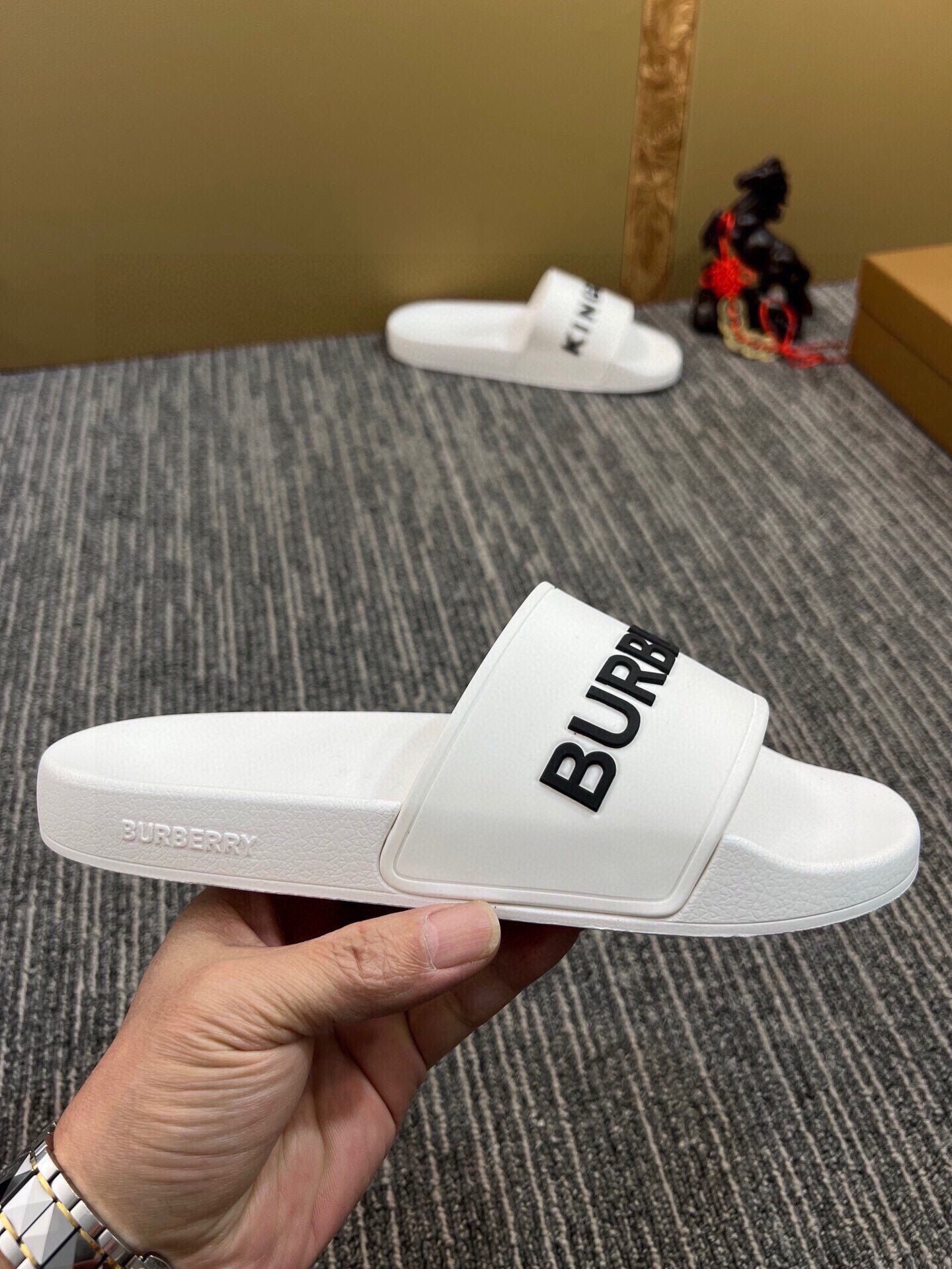 535ZR256Z Popular Slippers