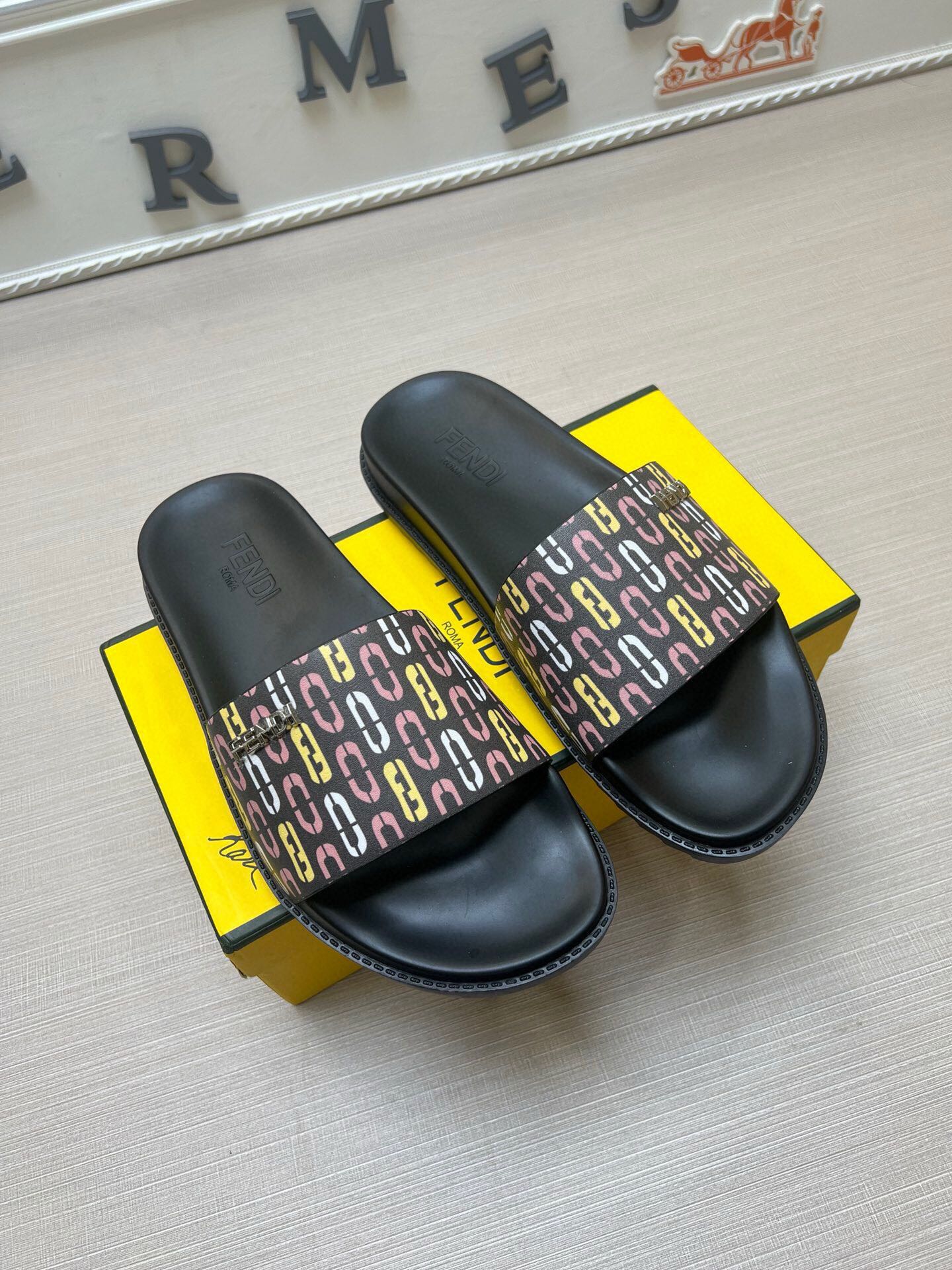 54F15Z Popular slippers