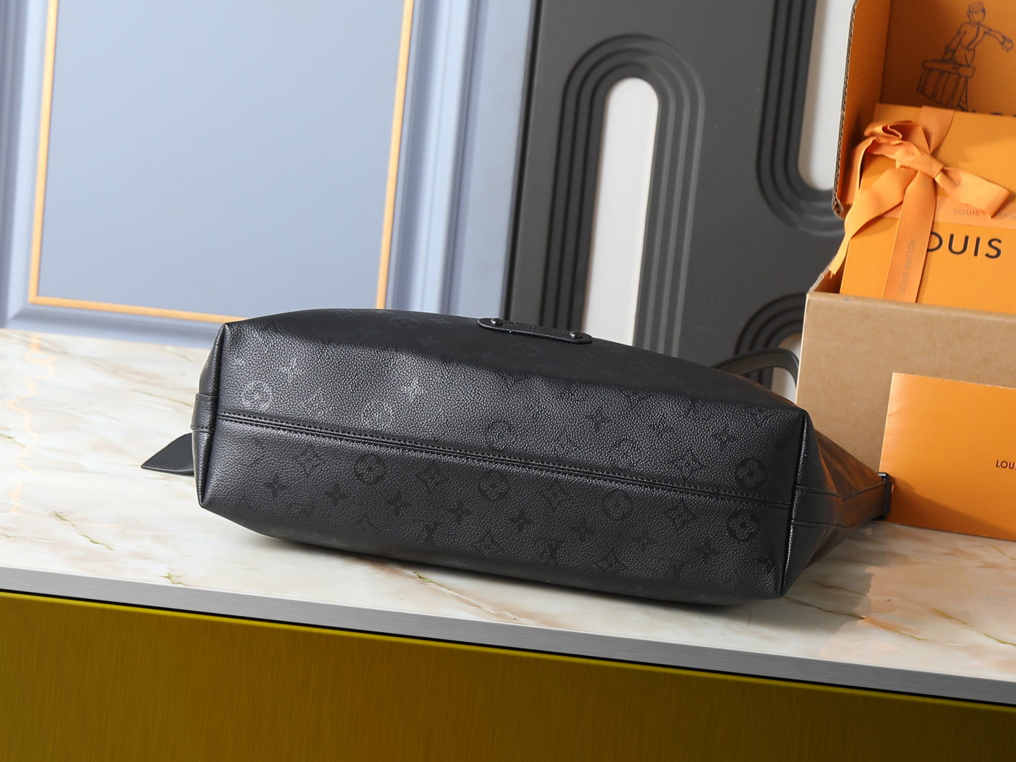 136PE24B Popular leather bag