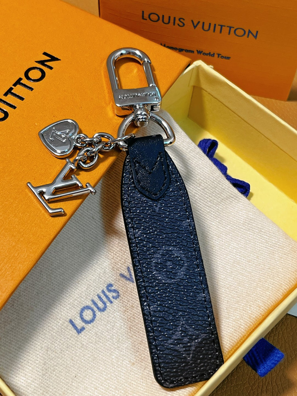 35QE8A Popular bag 's charms accessories