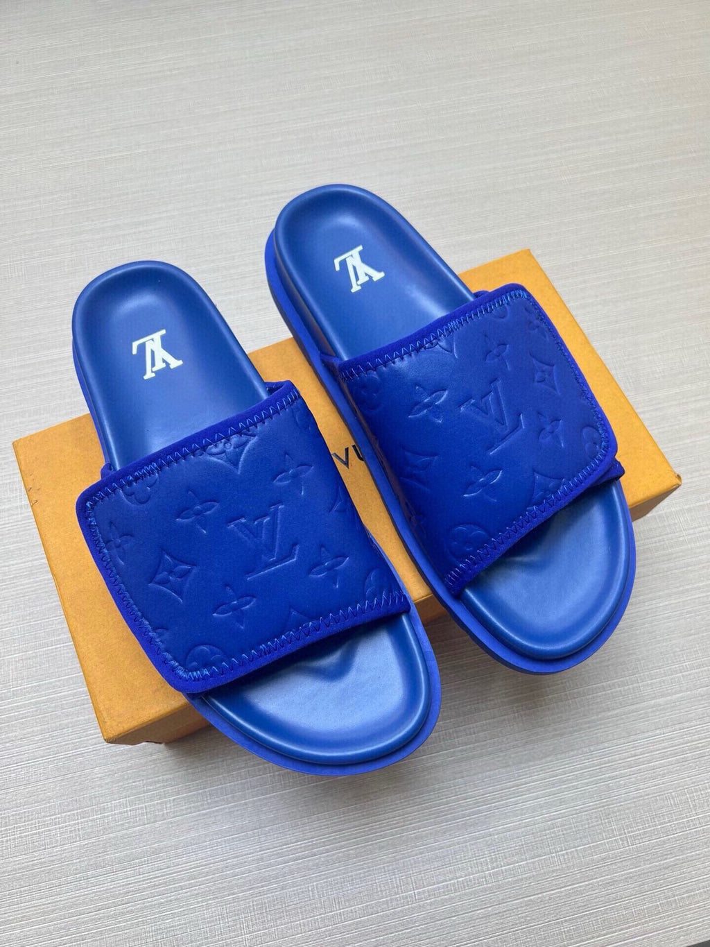 5LE210Z Popular Slippers