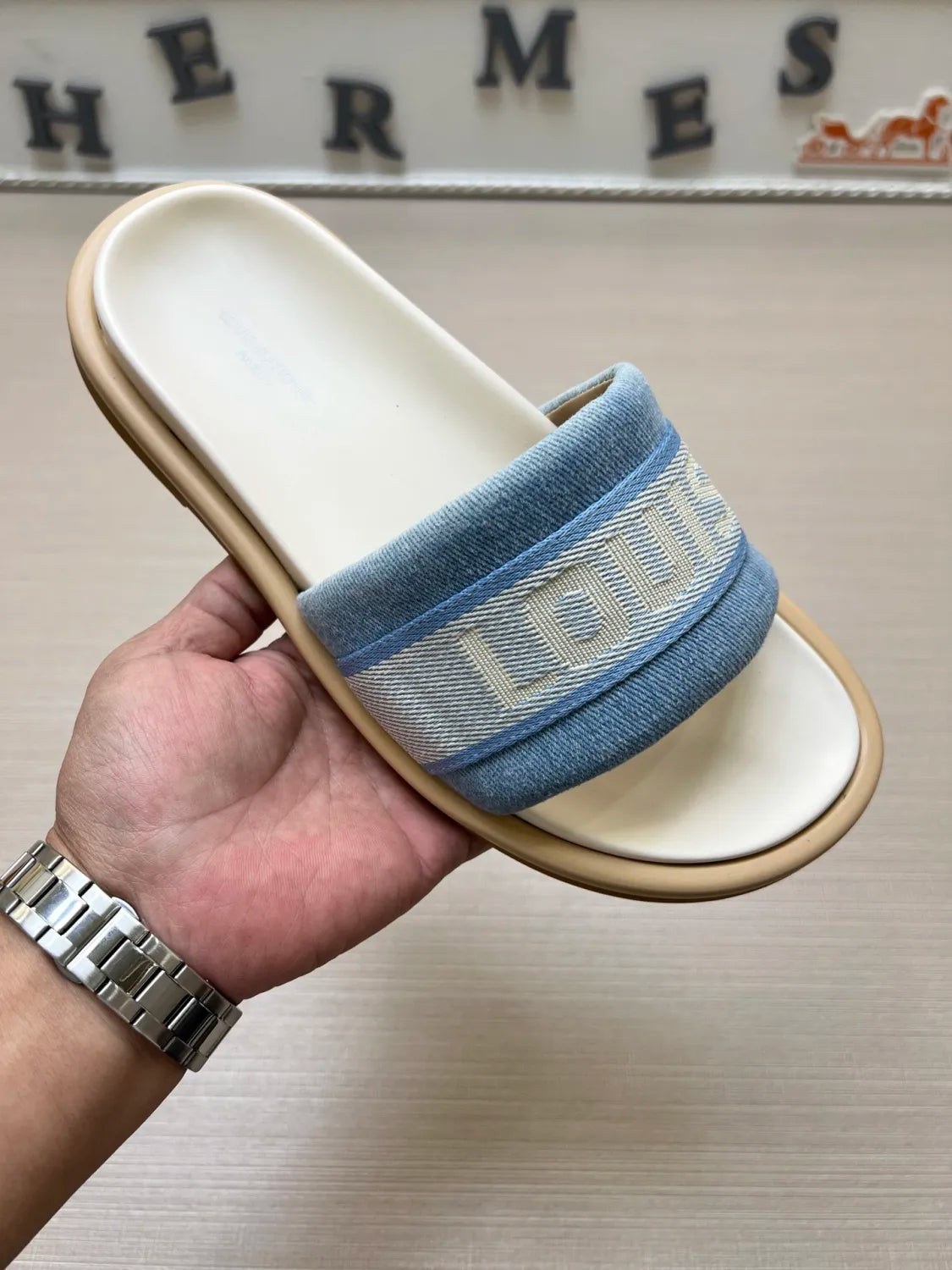535ZE301Z Popular Slippers