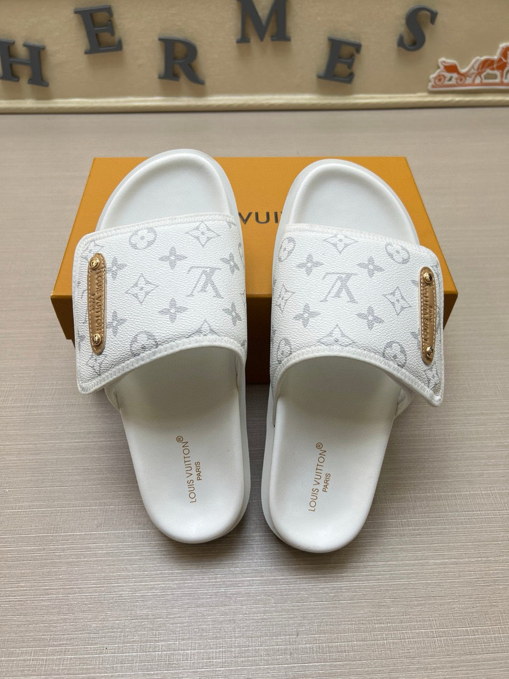 575NE6Z  Popular Slippers