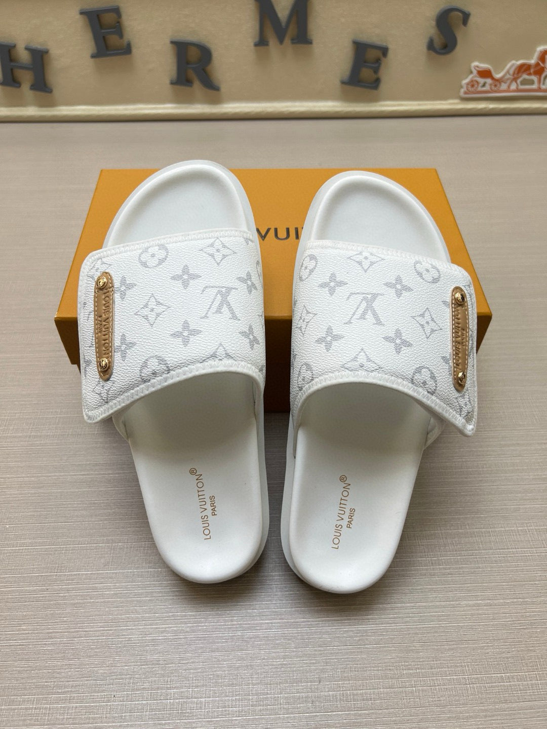 575NE6Z  Popular Slippers