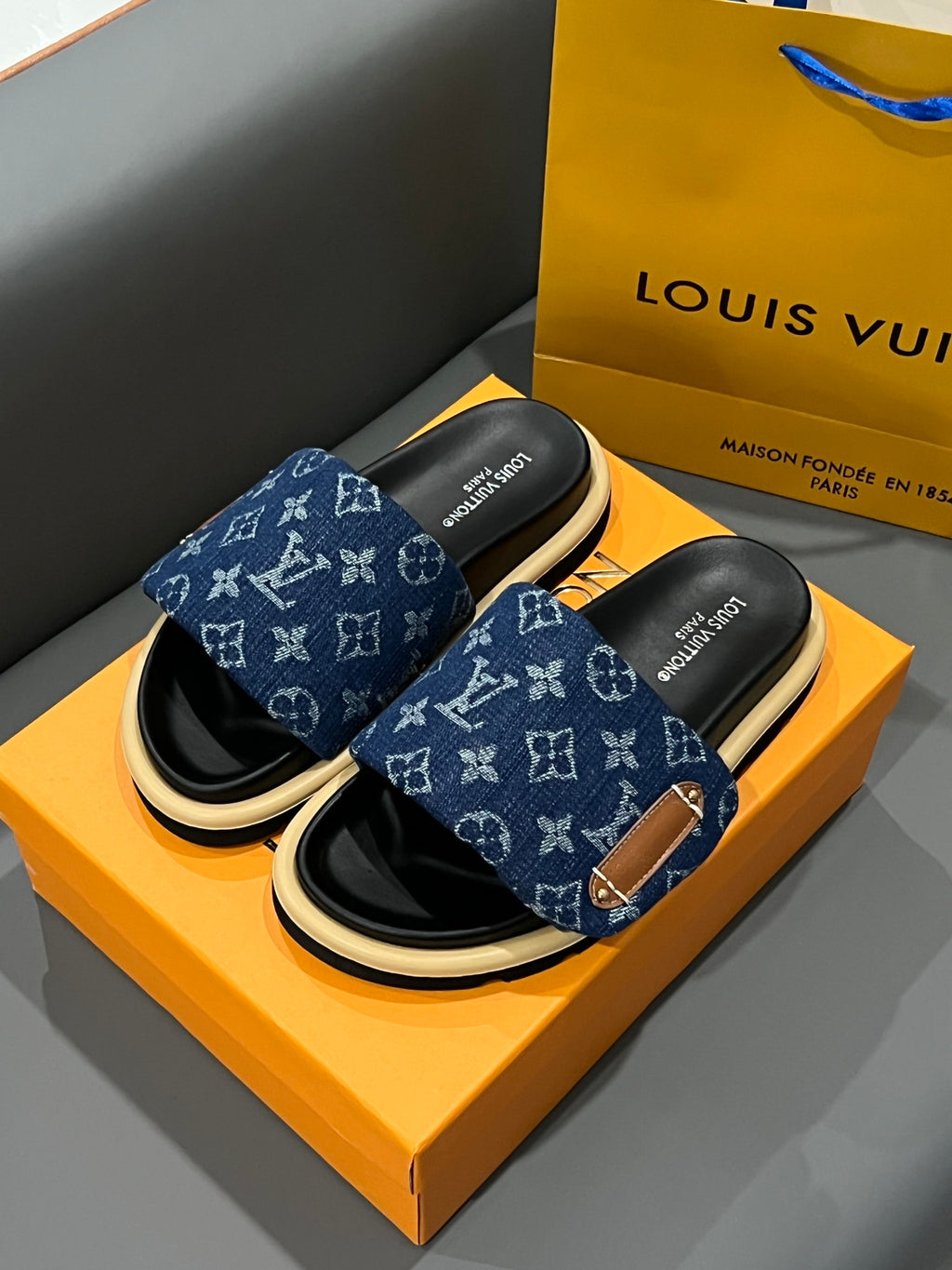 14E73Z Popular Slippers