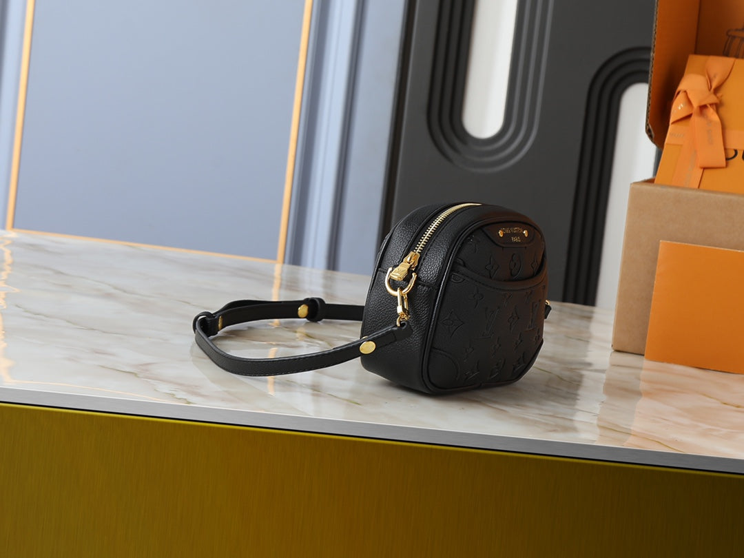 15RE147B Popular leather bag