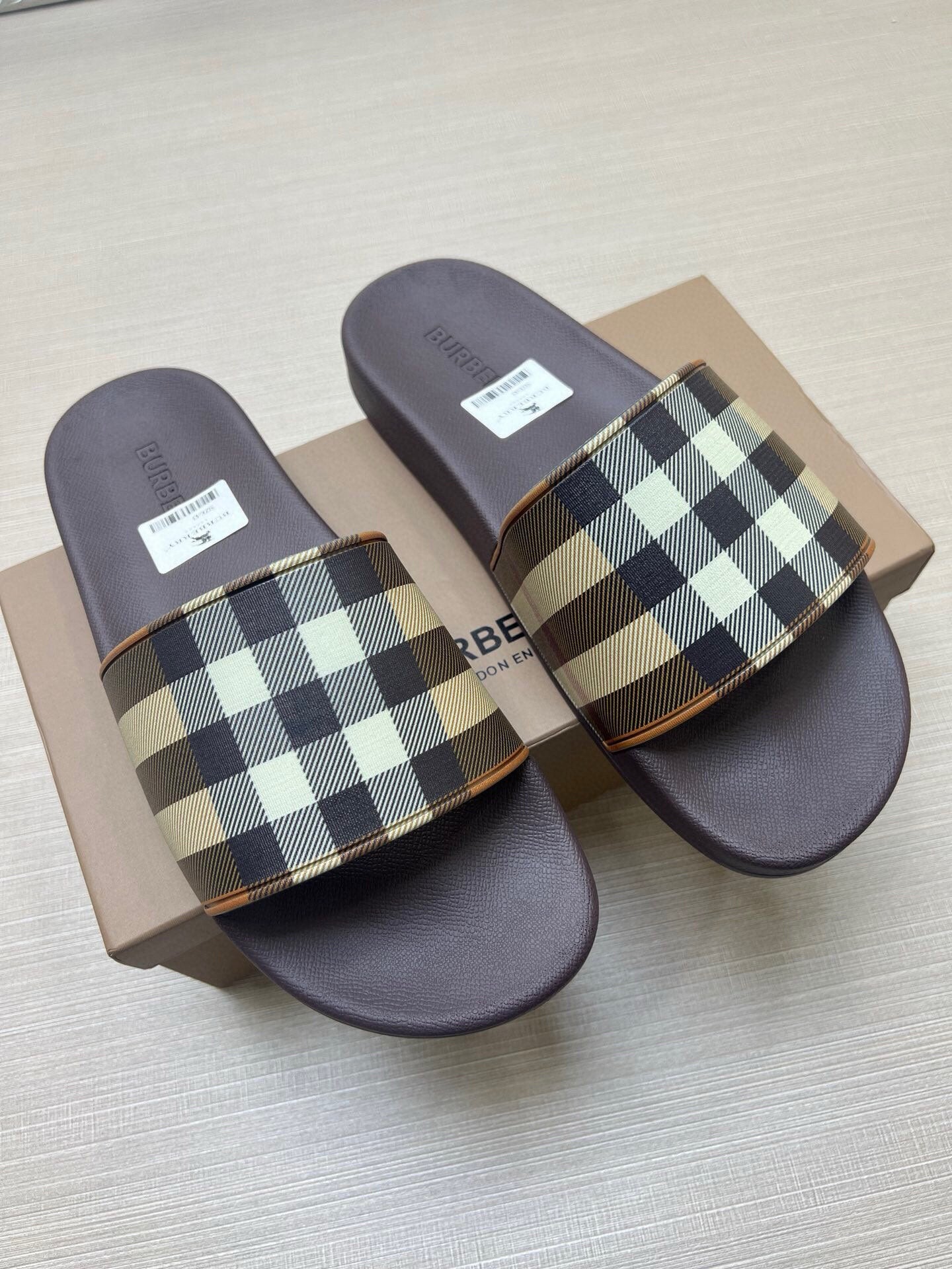 535ZR251Z Popular Slippers