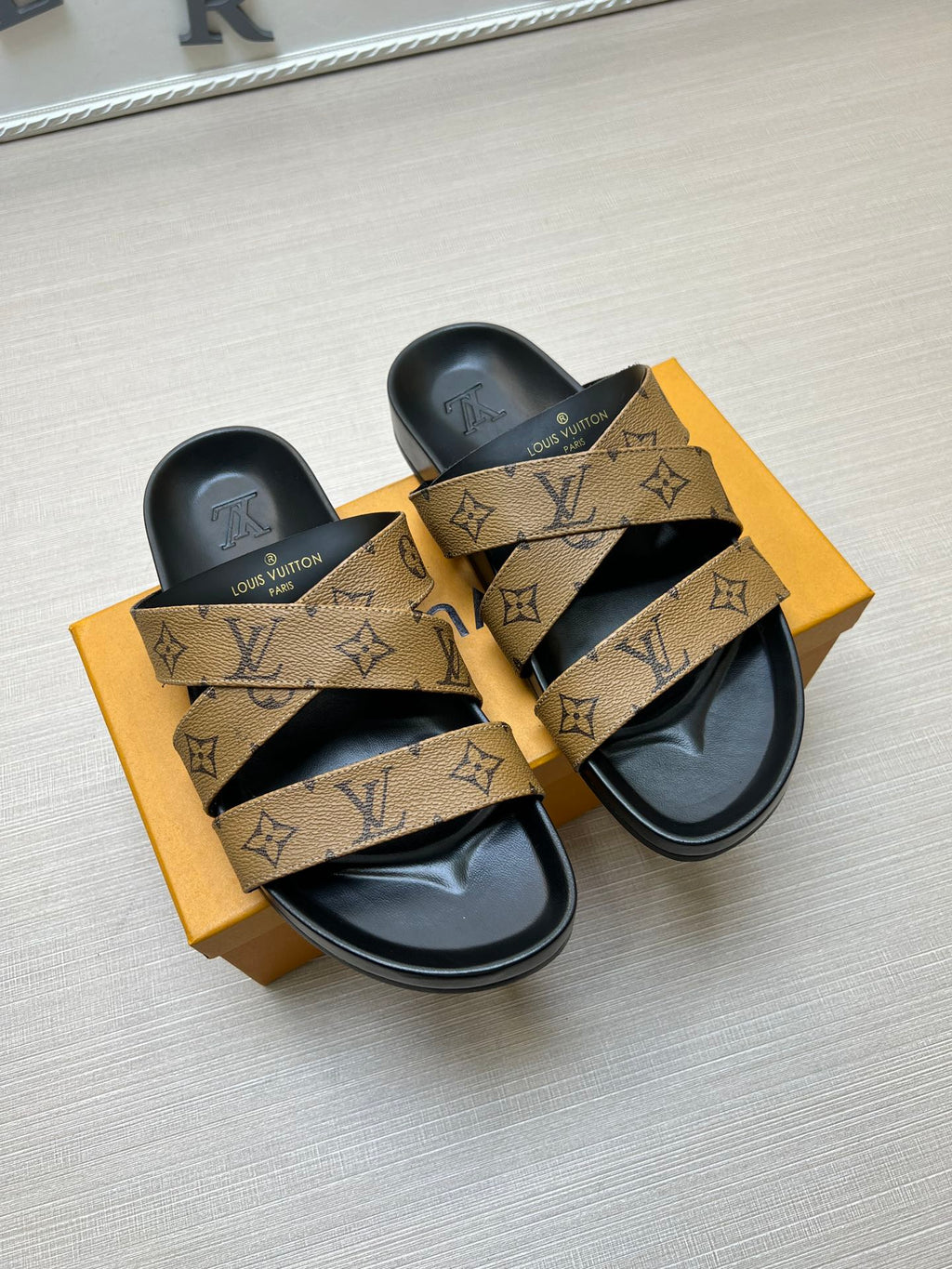 54E89Z Popular slippers
