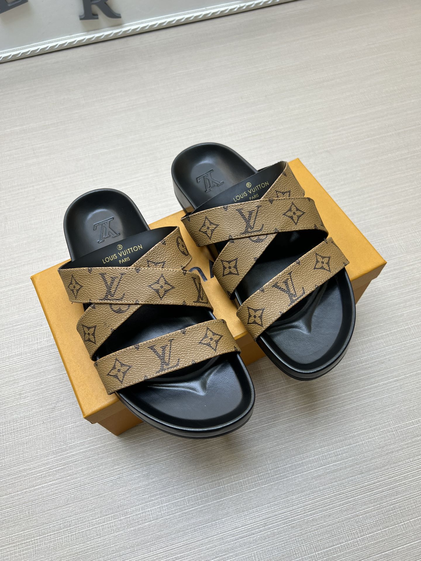 54E89Z Popular slippers