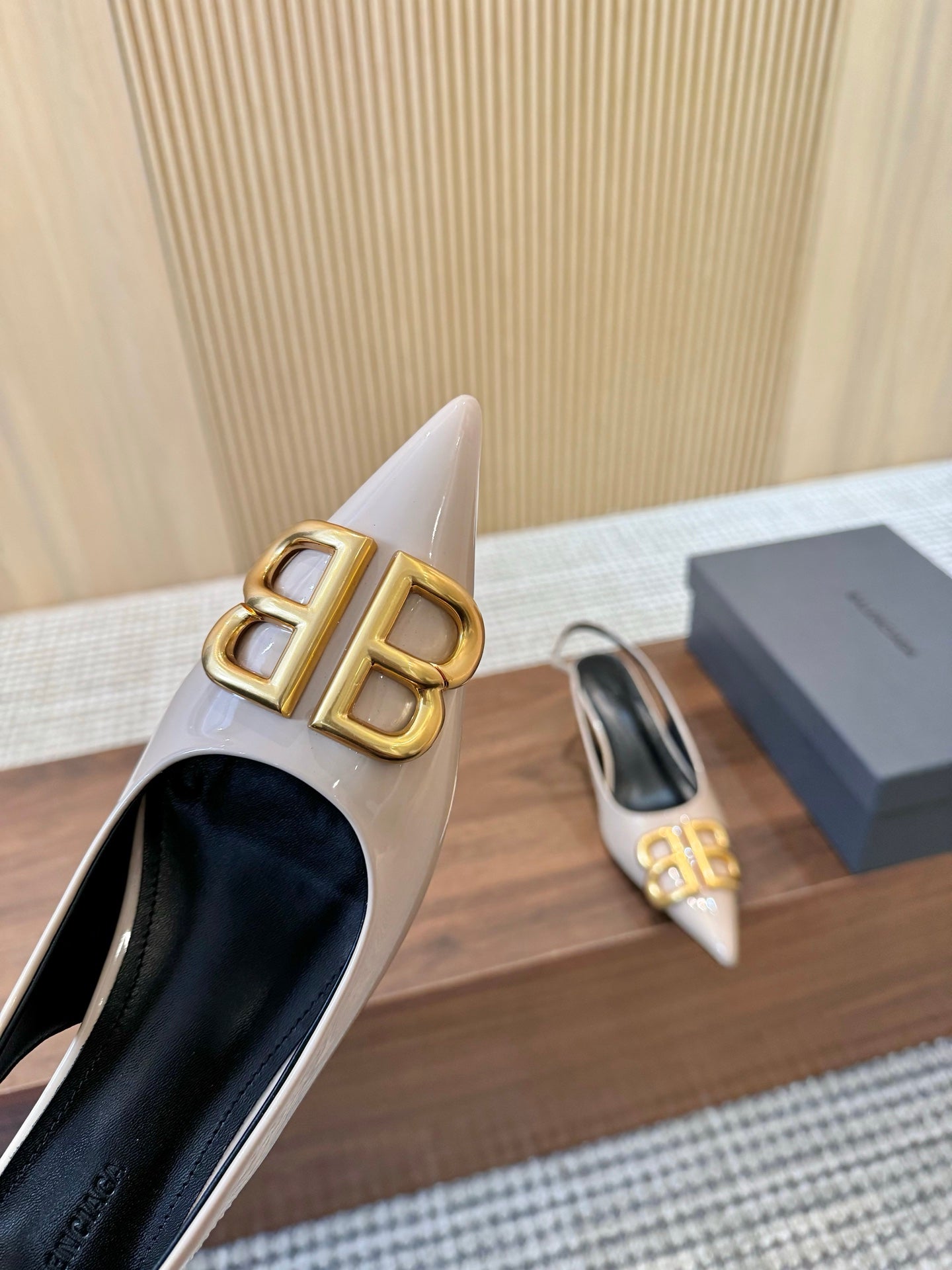 255QJ45Z Popular  leather High heels