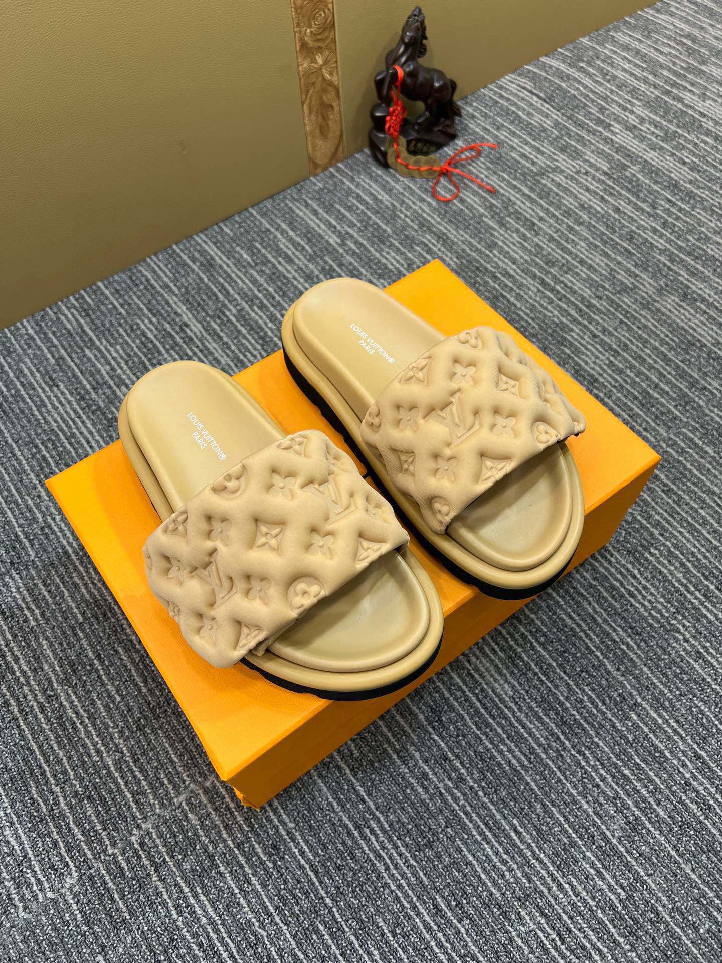 5YE116Z Popular Slippers