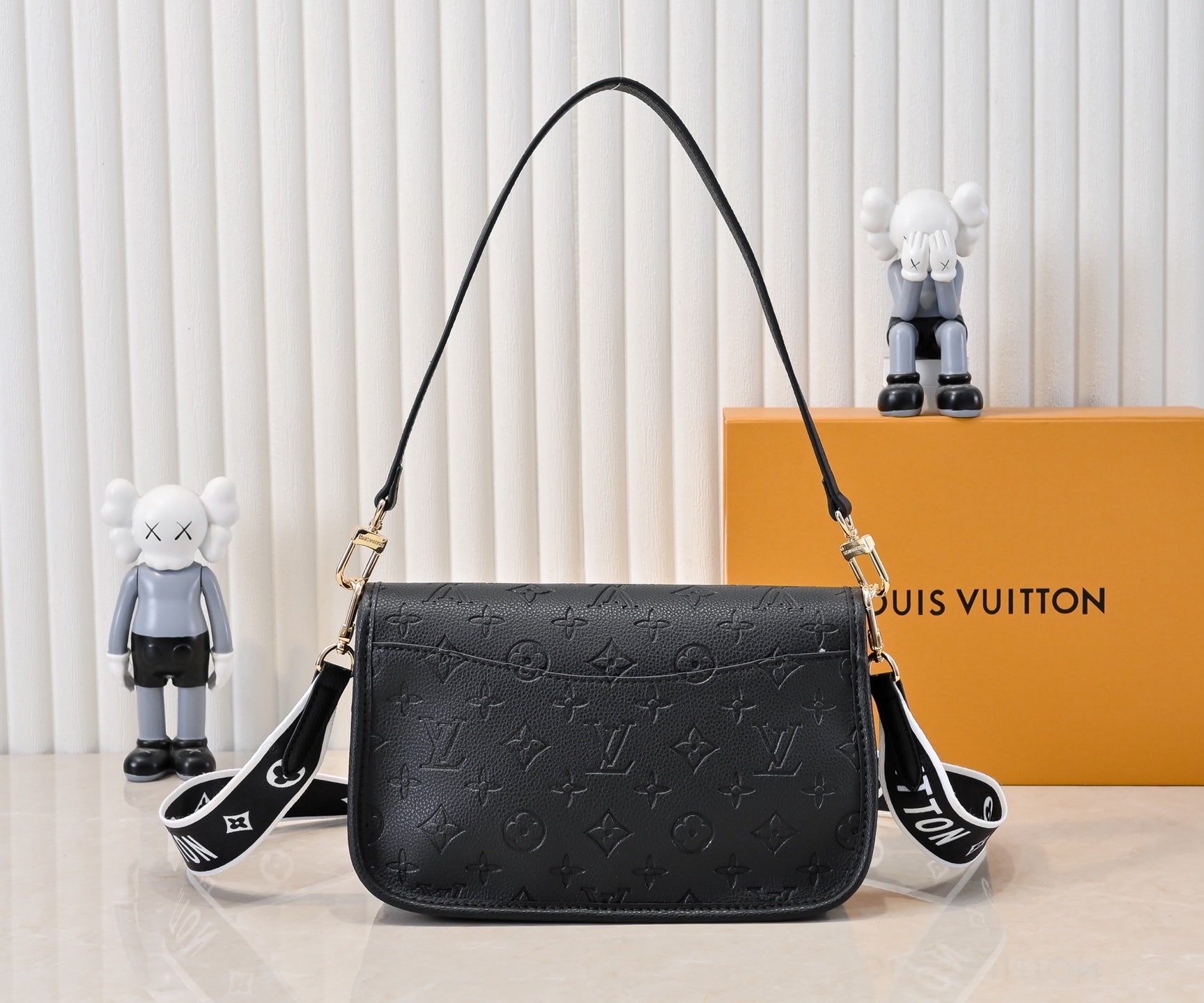 136PE42B Popular leather bag