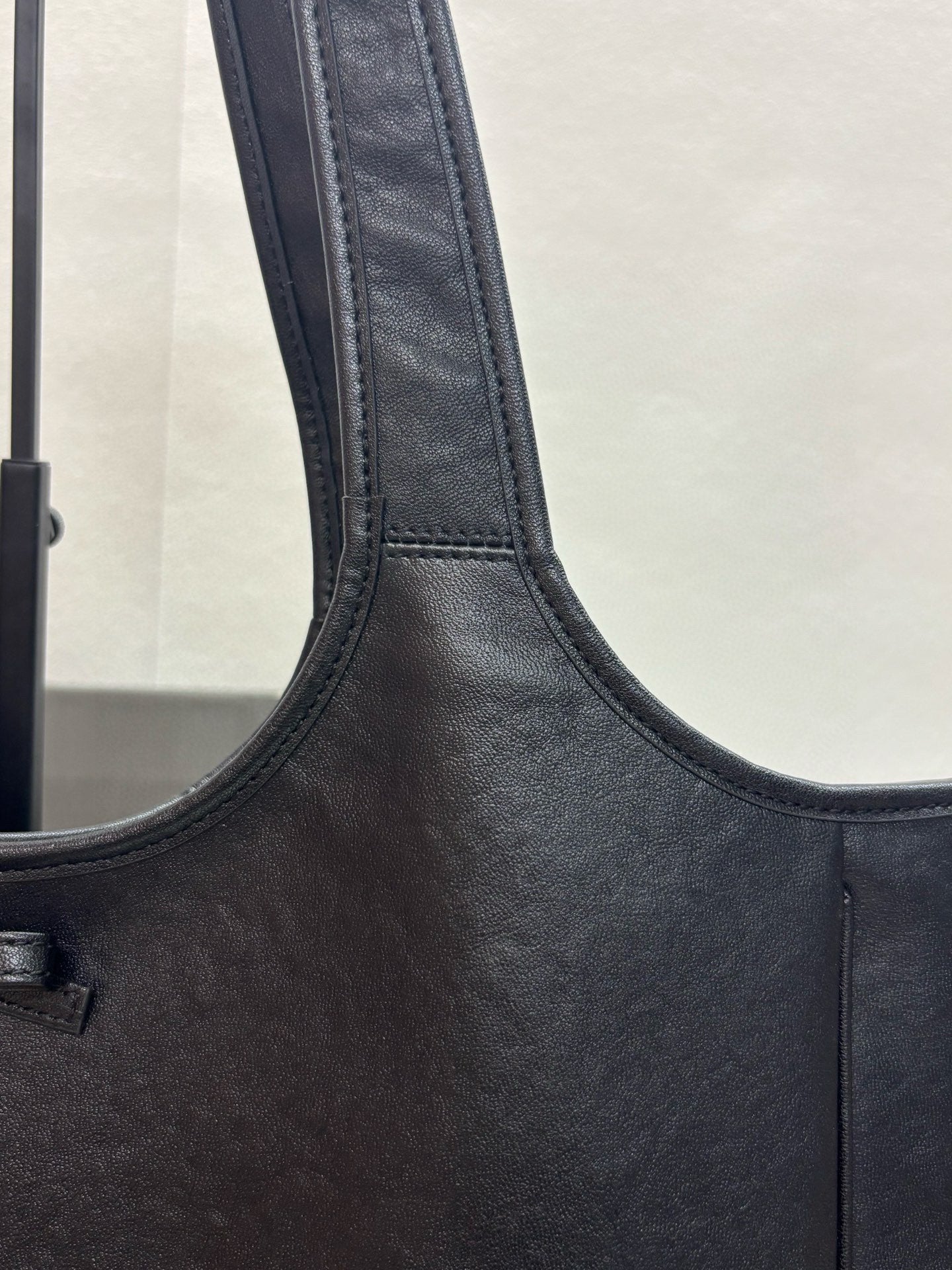B1P46J147 Popular leather bags
