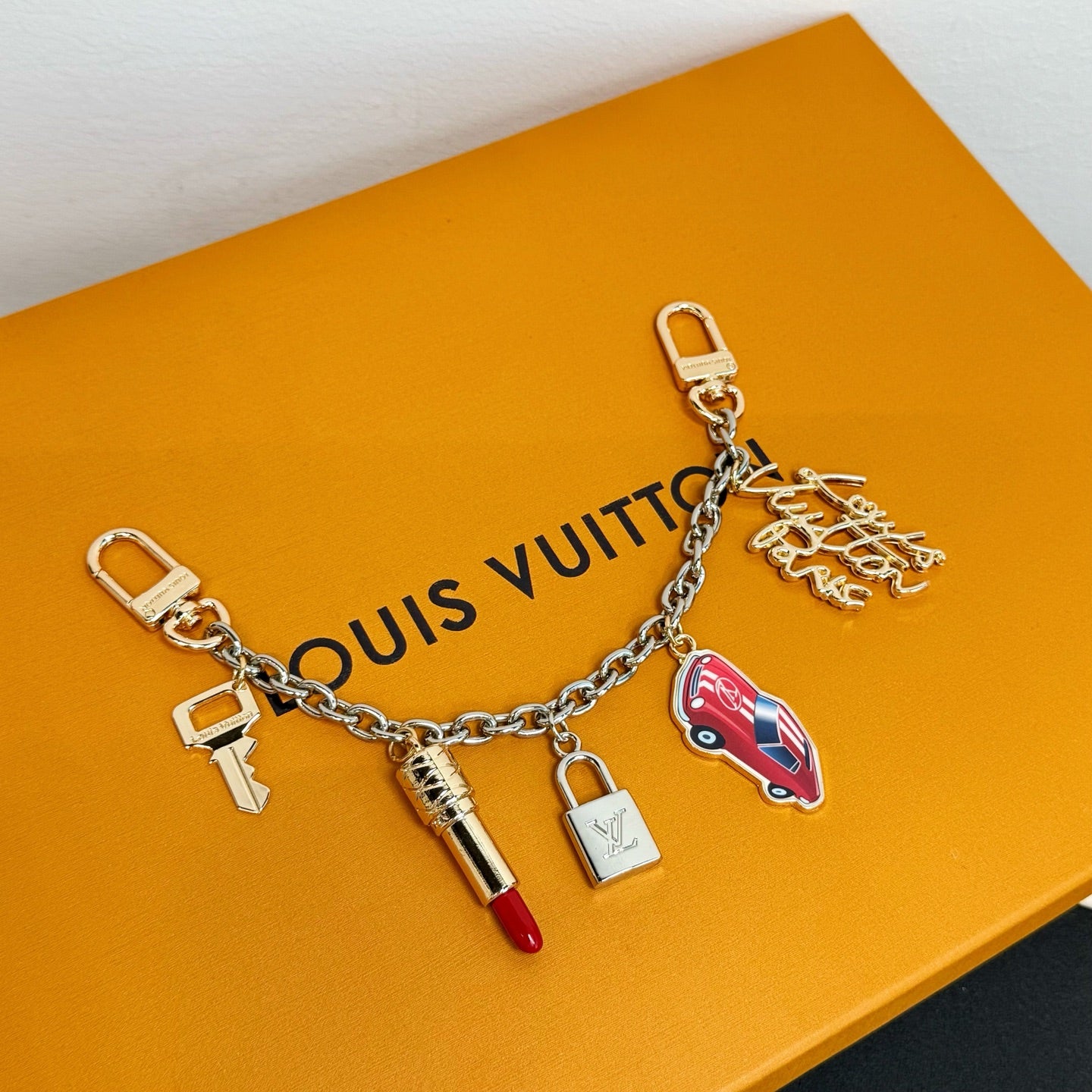 35QE34A Popular bag 's charms accessories