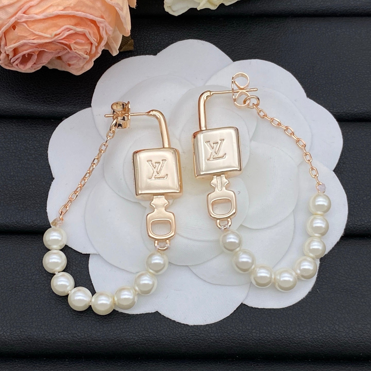 15ZE48E Popular Earrings