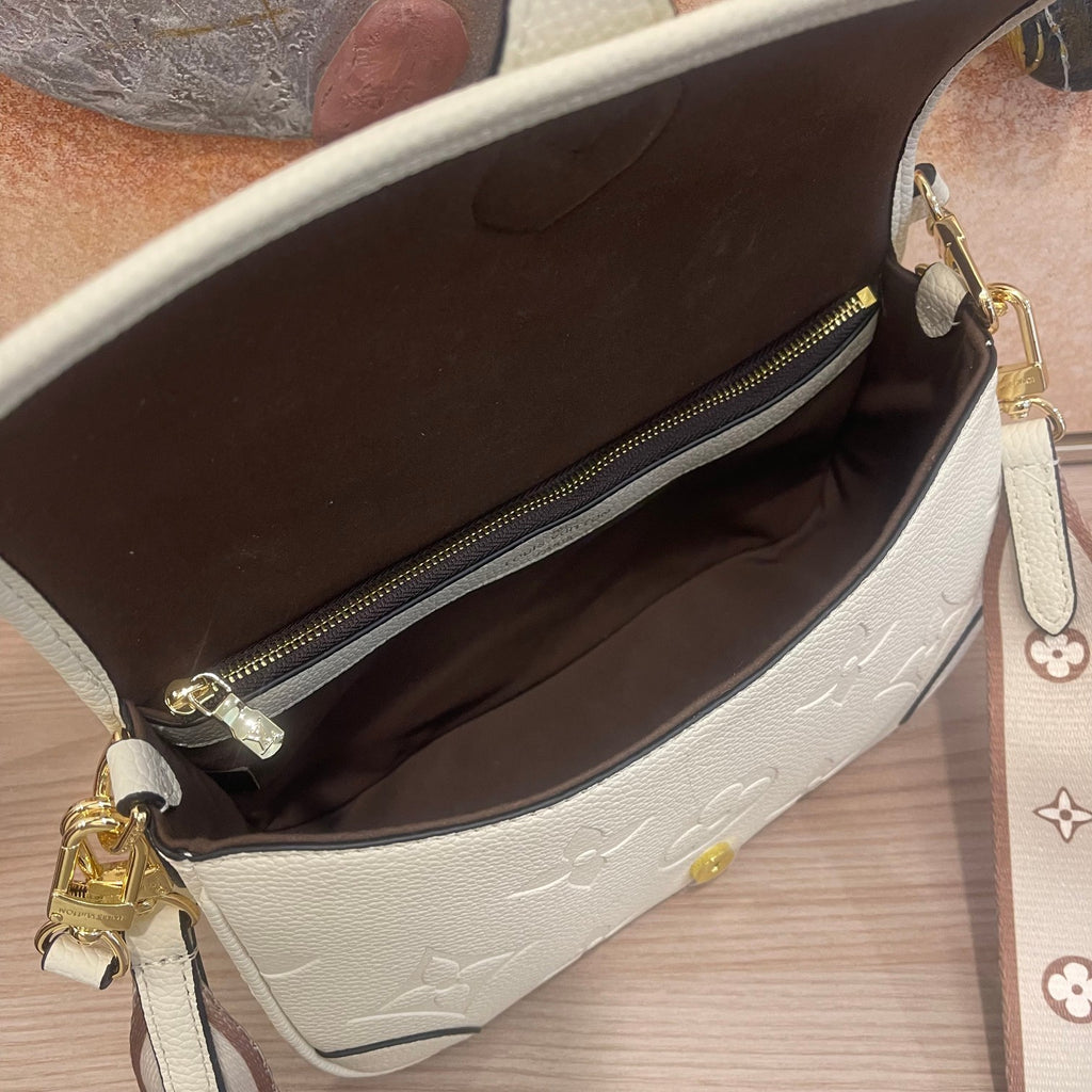 2XE028B Popular leather bag 