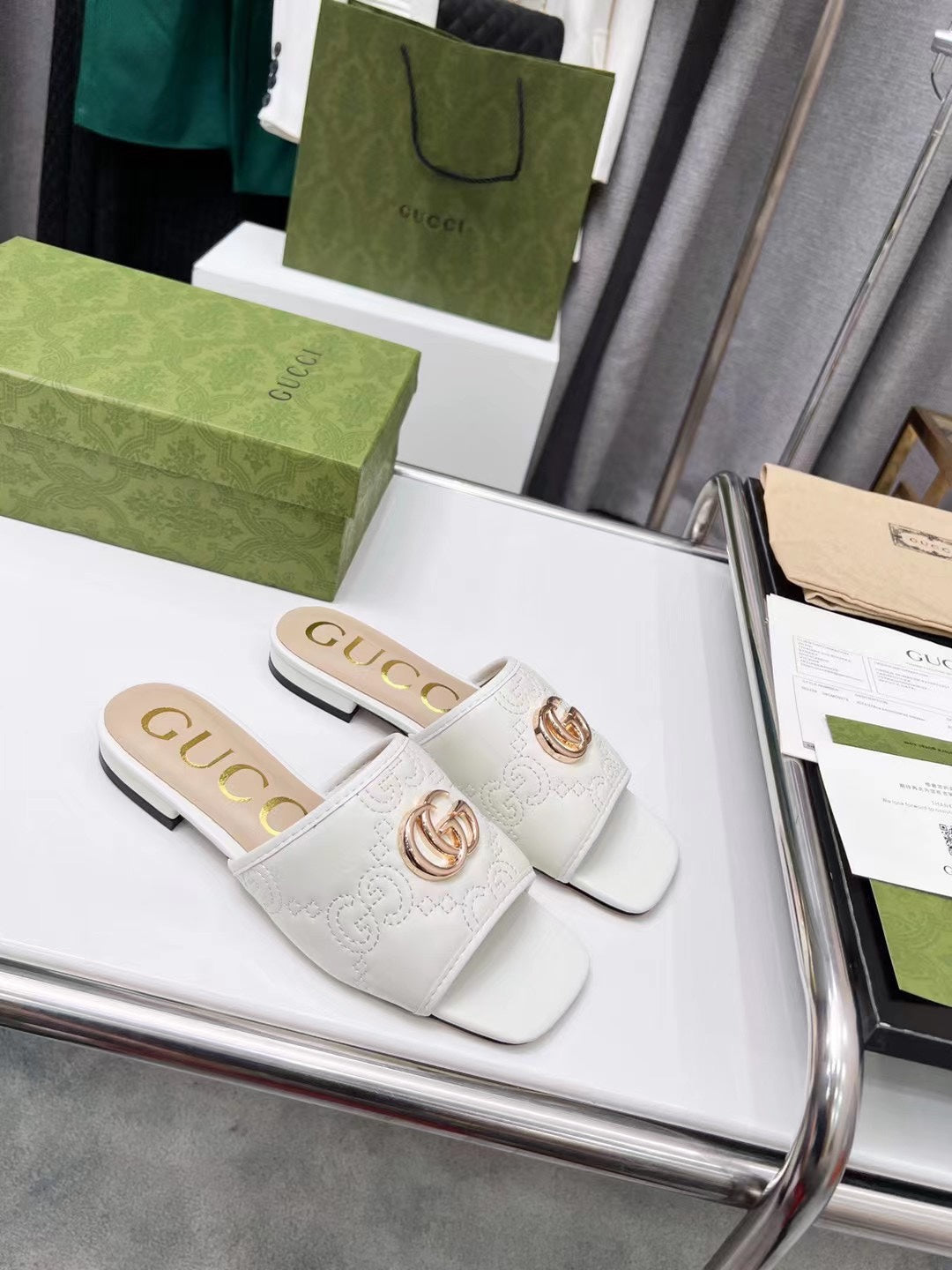 Z2X66B49 Popular high-quality leather slippers